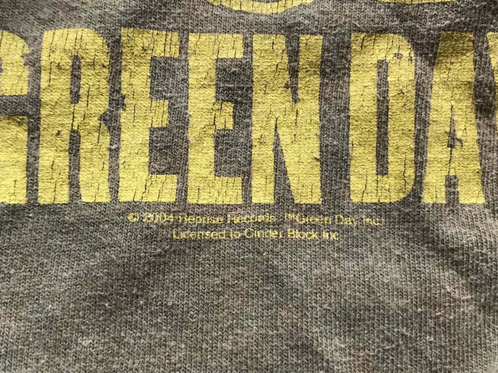 Band Tees Vintage green day American idiot distressed size M Size US M / EU 48-50 / 2 - 8 Thumbnail