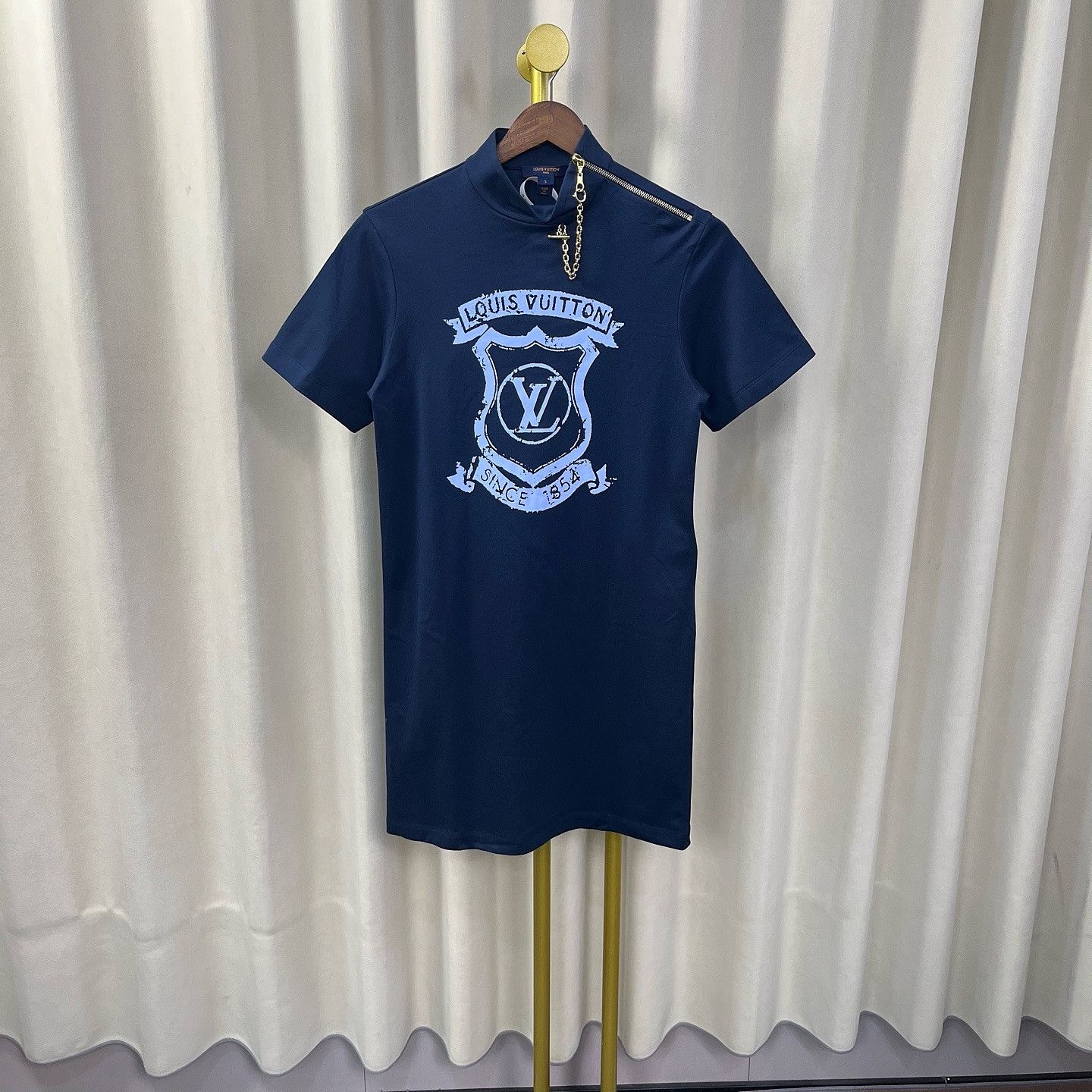 Louis Vuitton Louis Vuitton Chain Logo T-Shirt Size S Size S / US 4 / IT 40 - 1 Thumbnail