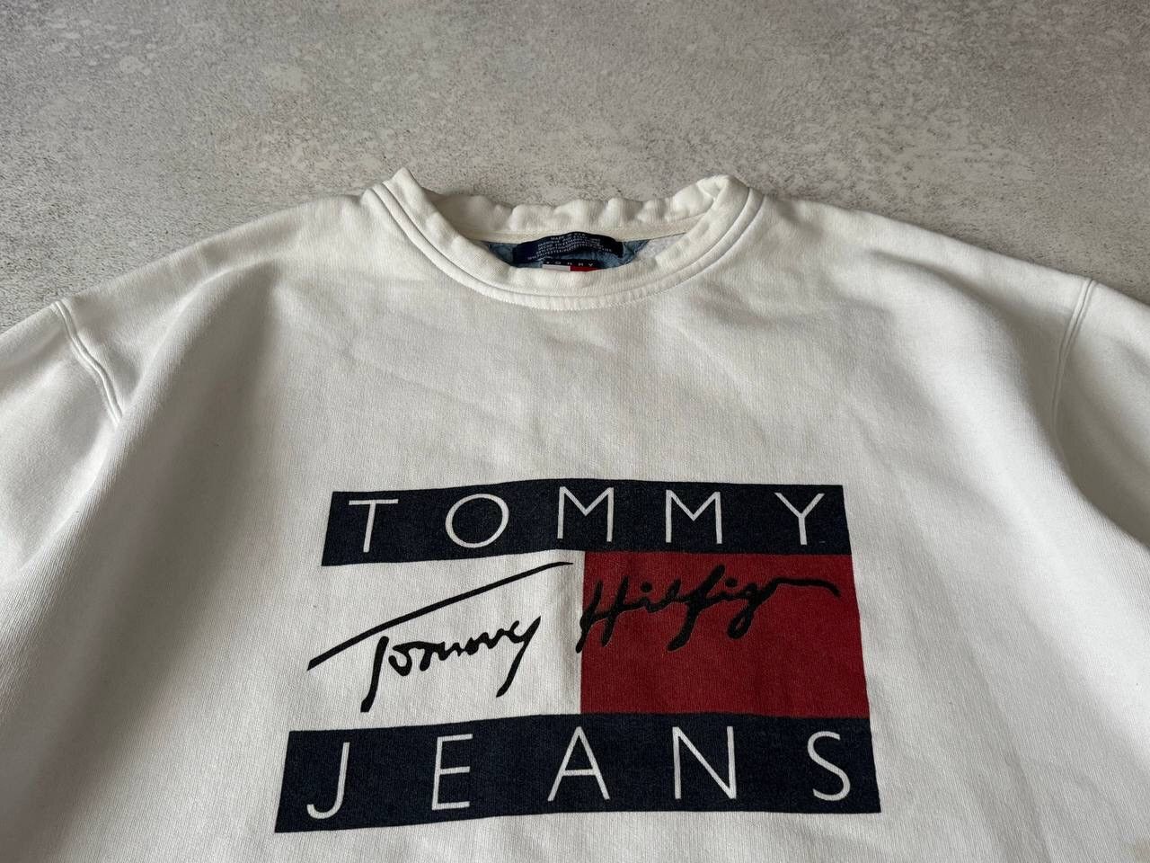Tommy Hilfiger × Vintage Vintage 90s Tommy Hilfiger Sweatshirt Big Central Logo Y2K Size US XL / EU 56 / 4 - 2 Thumbnail