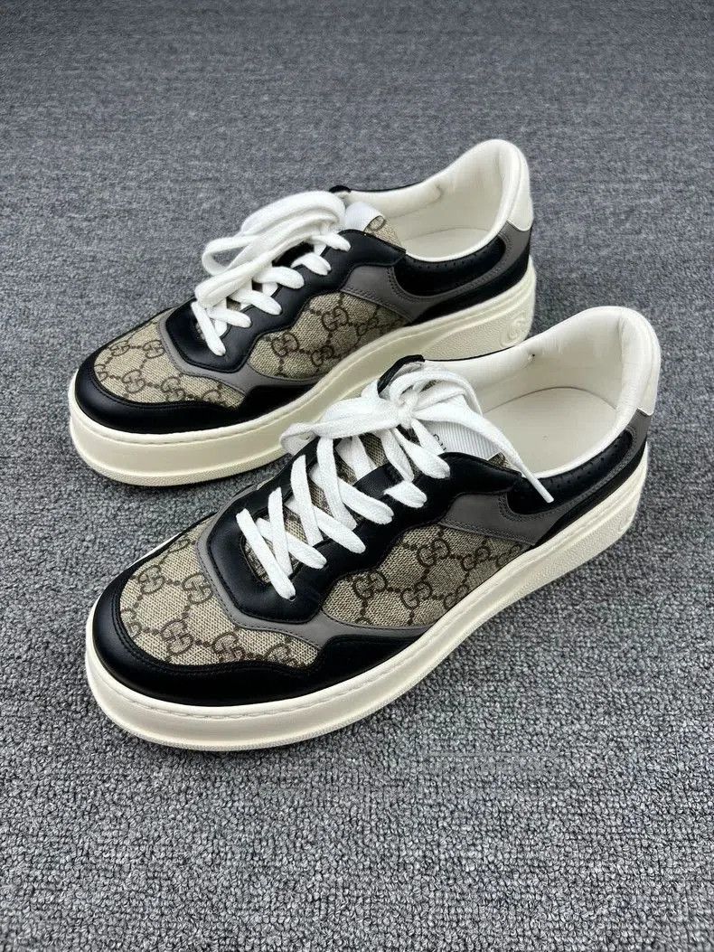 Gucci Gucci Gray Logo Print Low-Top Sneakers. Size US 8 / EU 41 - 1 Thumbnail
