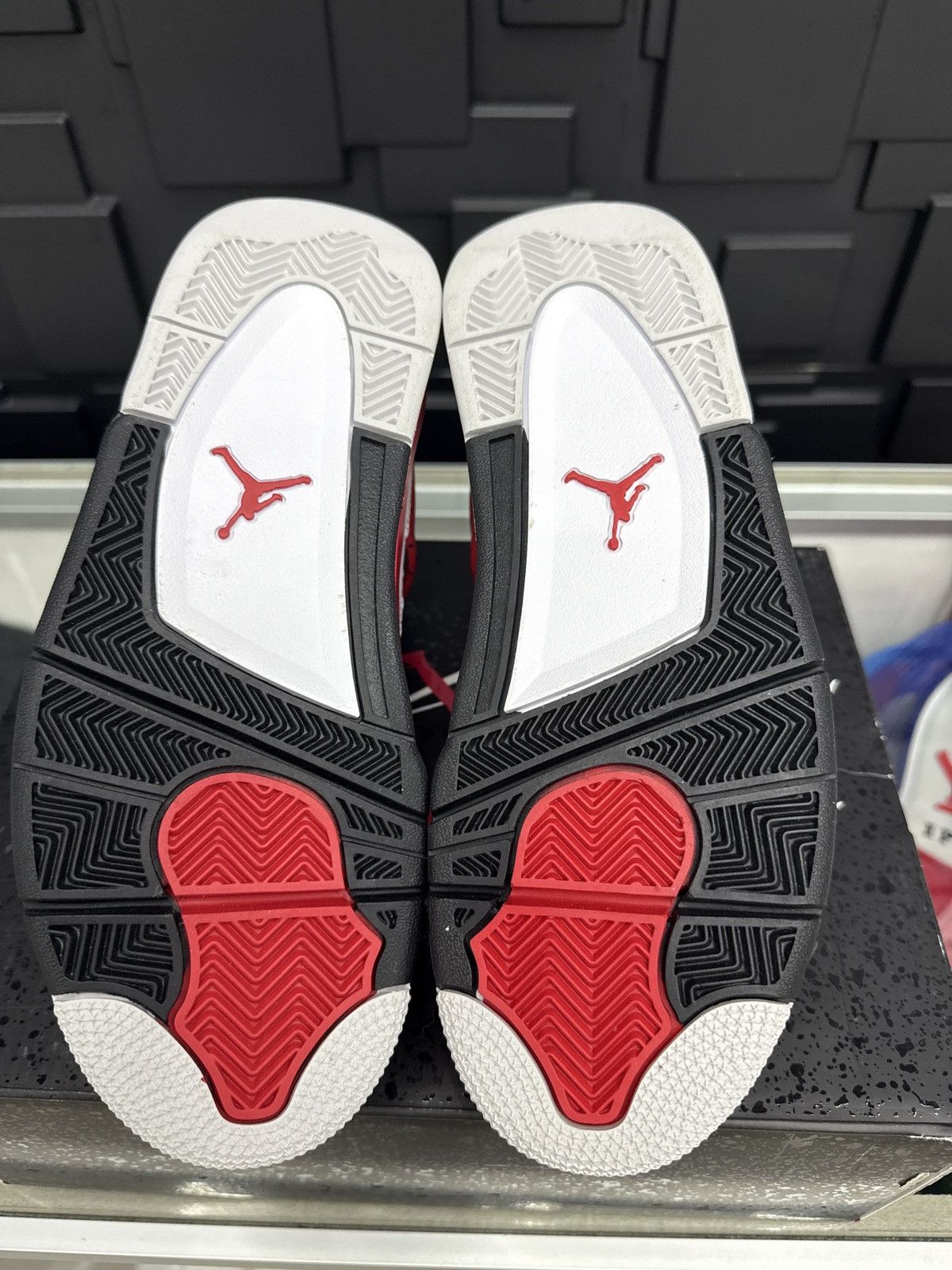 Jordan Brand Jordan 4 Retro Red Cement (GS) Size US 6 / EU 39 - 5 Thumbnail