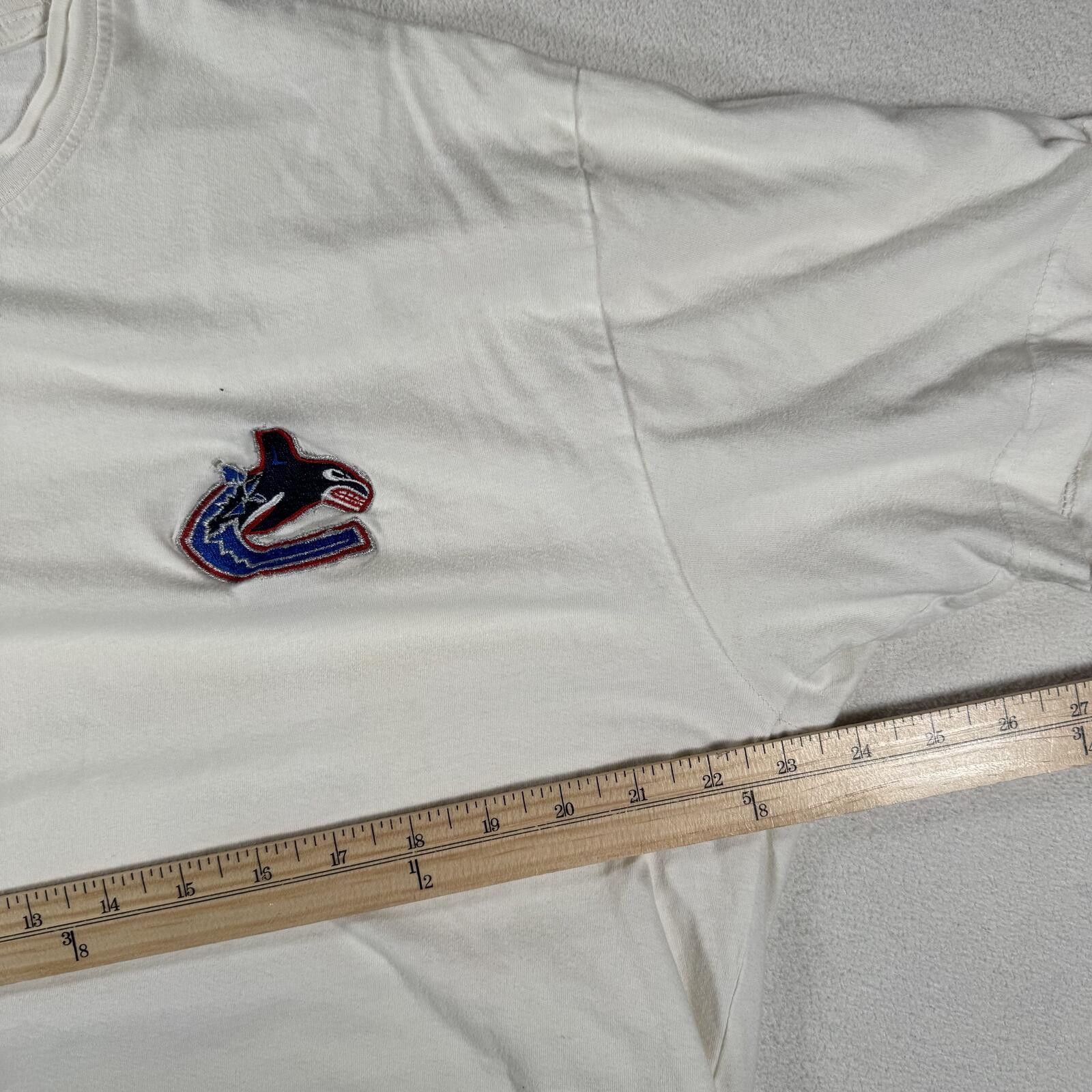 NHL Vintage Late 90s Vancouver Canucks NHL Tee Size US XL / EU 56 / 4 - 4 Thumbnail