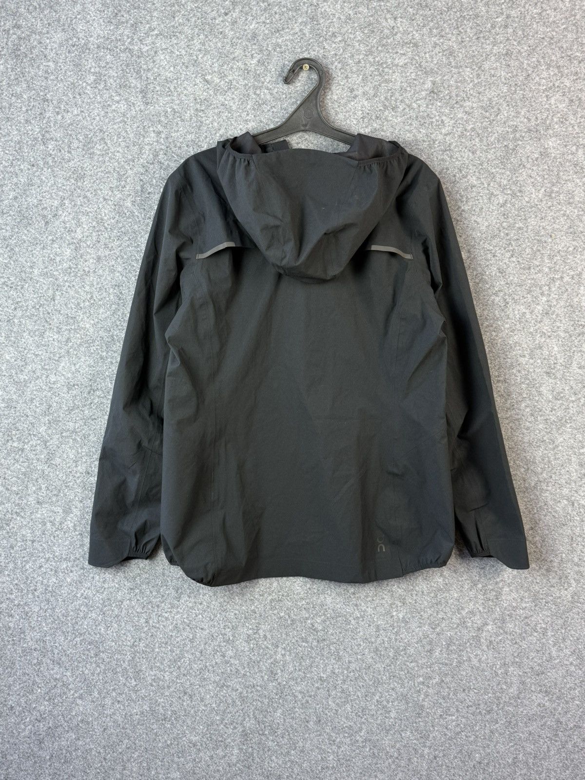 On On Running Warerproof Anorak Women’s jacket size M NWT Size M / US 6-8 / IT 42-44 - 14 Thumbnail