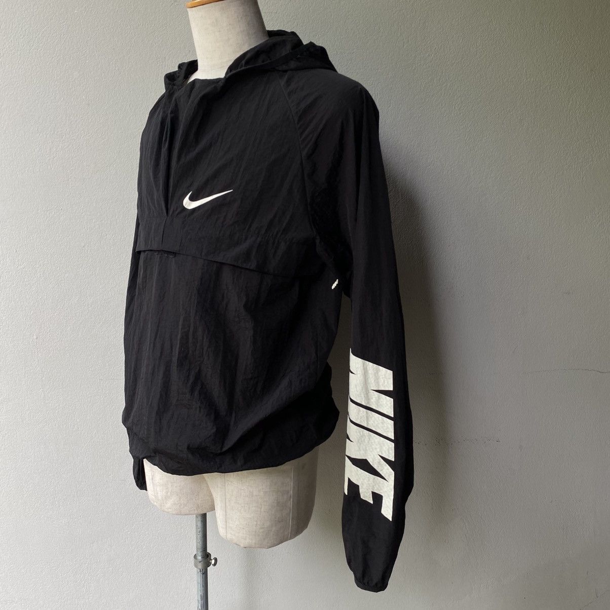 Nike Nike Black Windbreaker with Bold Back Print Size US M / EU 48-50 / 2 - 13 Thumbnail