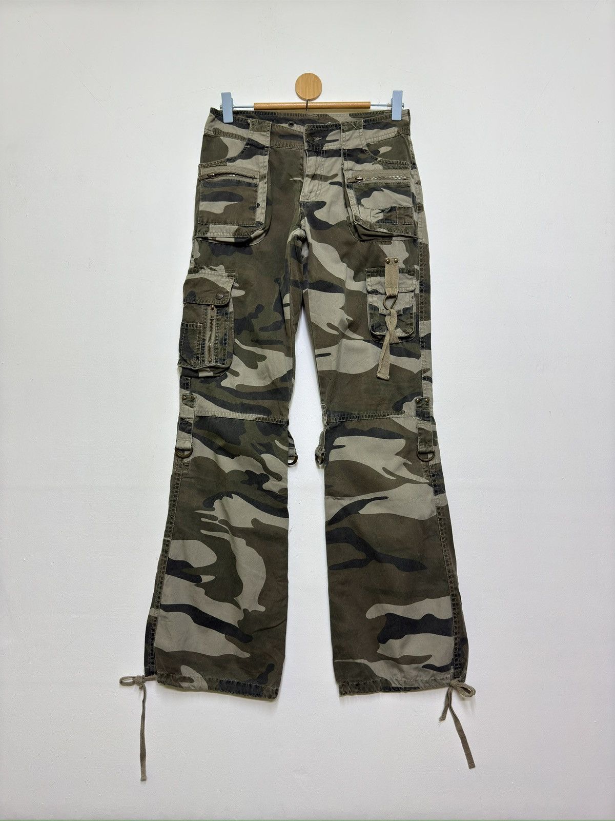 Japanese Brand Flare Camo Tactical Multi-Pocket Low Rise Raspberry Style Size US 27 - 1 Thumbnail