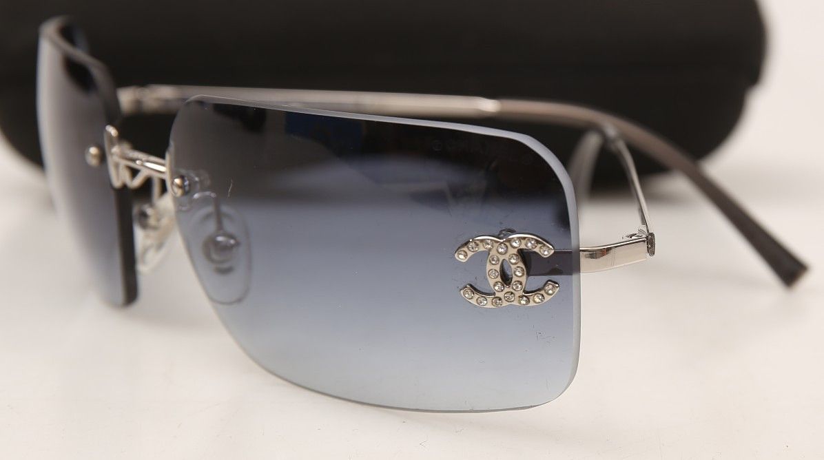 Chanel Sunglasses 🇺🇸 TAX FREE 4017-D Rhinestone Rimless