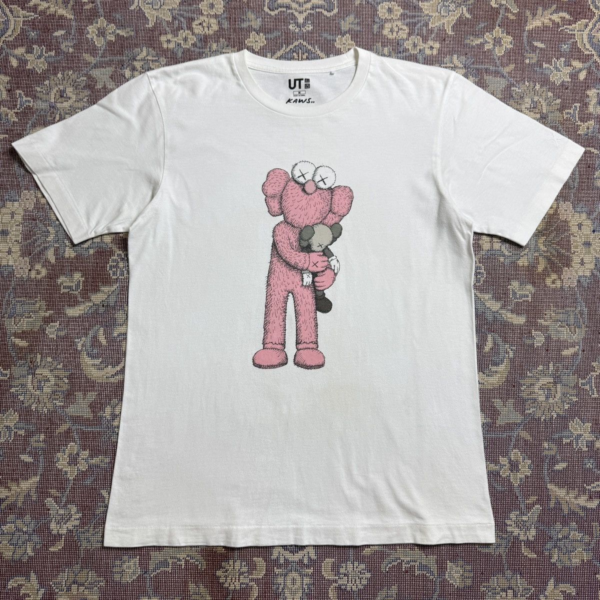 Kaws × Uniqlo KAWS x Uniqlo UT “Pink BFF Hugging Companion artist tee Size US M / EU 48-50 / 2 - 1 Thumbnail