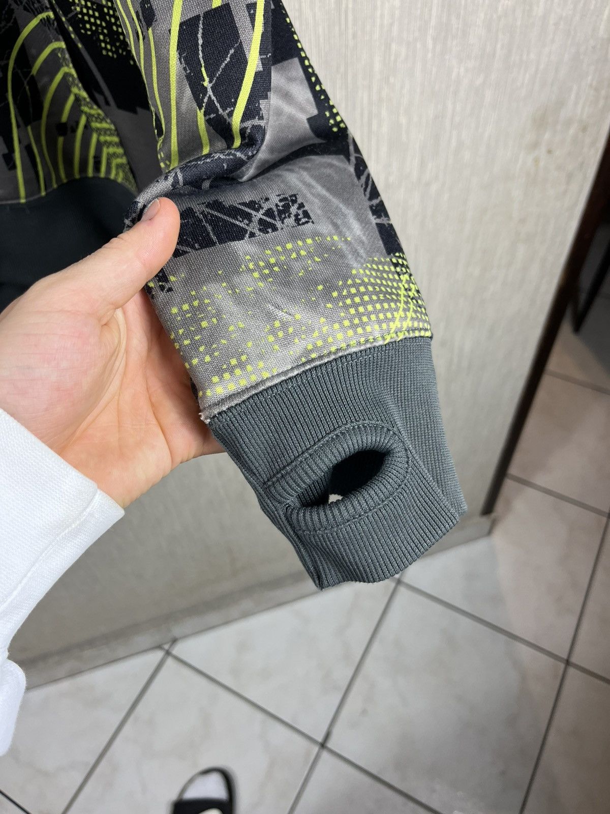Oakley × Vintage Vintage Oakley y2k cyber patterned zip hoodie outdoor retro Size US L / EU 52-54 / 3 - 14 Thumbnail