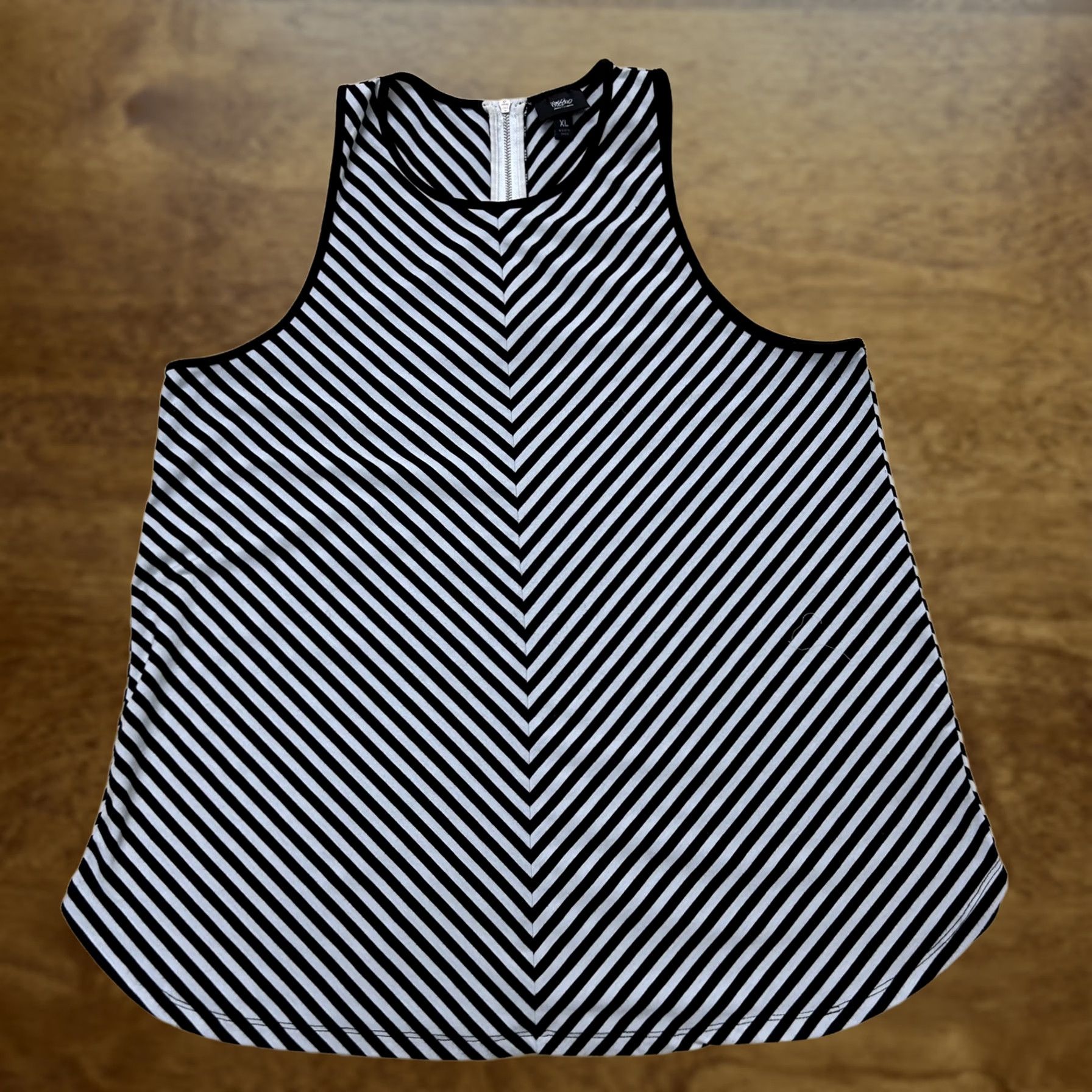 Mossimo Mossimo Tank Top Womens XL Black White Striped Chevron Sleeveless Zip Back Size XL / US 12-14 / IT 48-50 - 1 Thumbnail