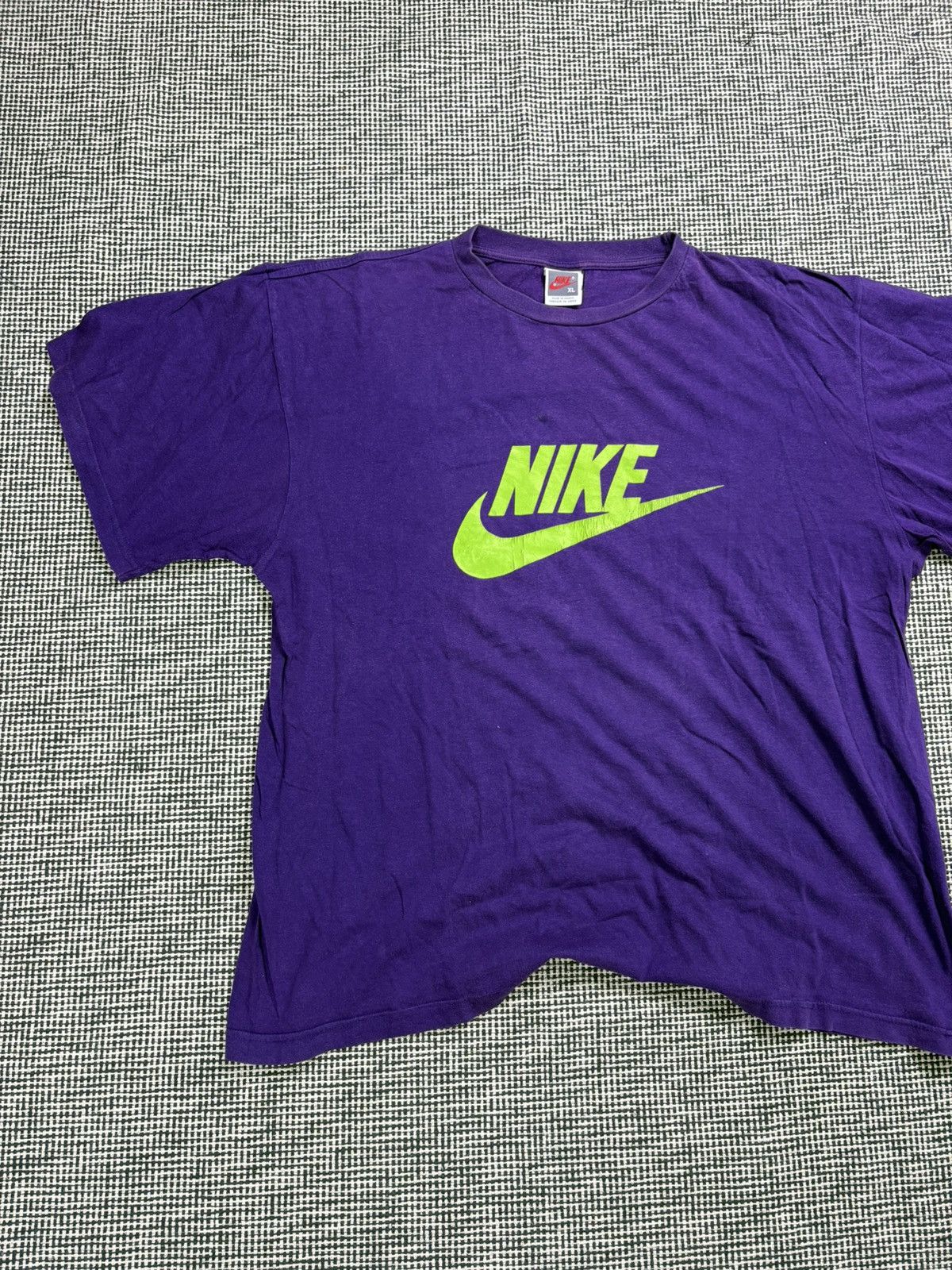 Nike 90s nike purple vintage big swoosh tee Size US XL / EU 56 / 4 - 2 Thumbnail
