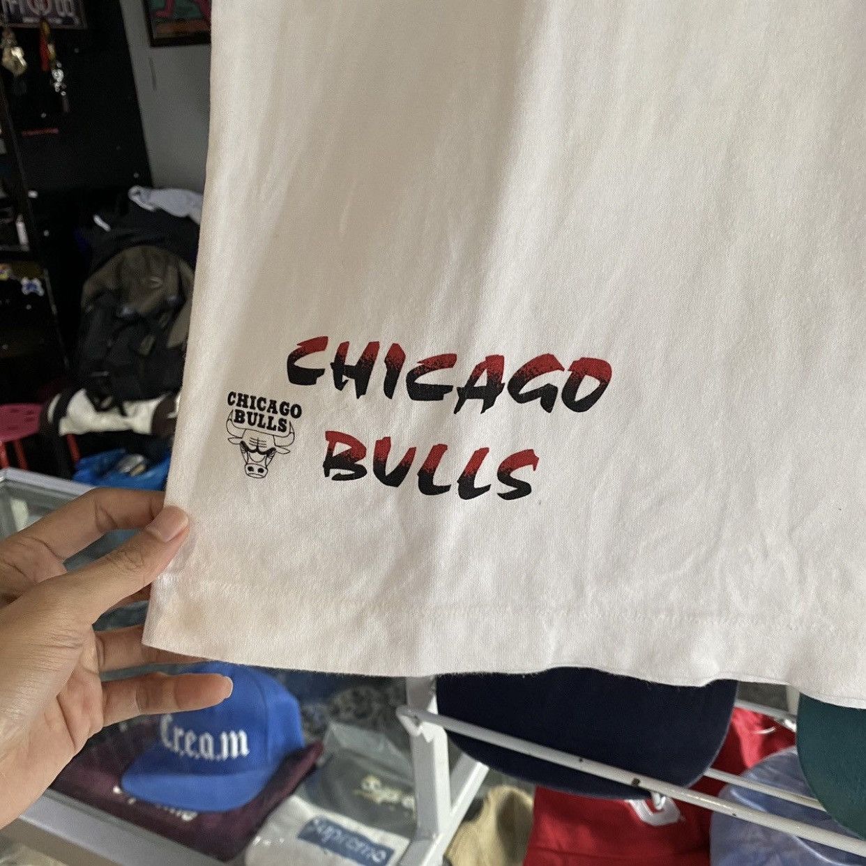 NBA Vintage 90s Chicago Bulls NBA T-Shirt - Gold Foil Bull Logo Size US L / EU 52-54 / 3 - 5 Thumbnail