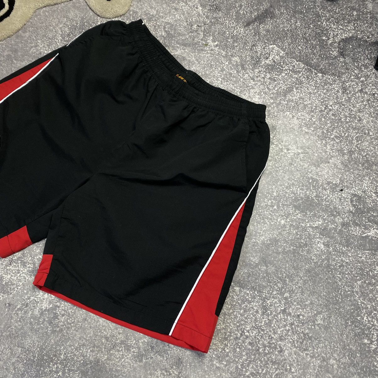 Vintage Vintage Manchester United Small Logo football team shorts Size US 34 / EU 50 - 3 Thumbnail