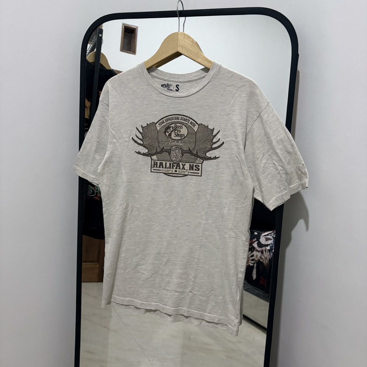 Vintage Bass Pro Shops Halifax NS Cream T-Shirt Size US S / EU 44-46 / 1 - 1 Thumbnail