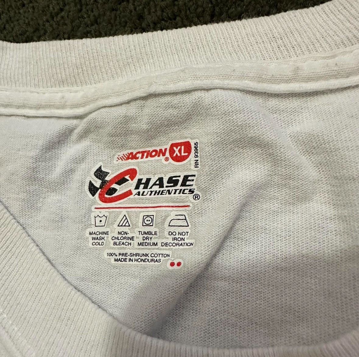 NASCAR White Vintage NASCAR 2005 tshirt Size US XL / EU 56 / 4 - 5 Thumbnail