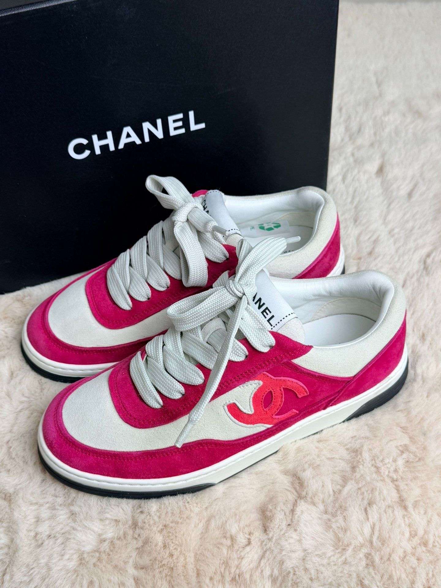 Chanel Chanel Black Lowtop Sneakers us_5 Women Size US 5 / IT 35 - 1 Thumbnail