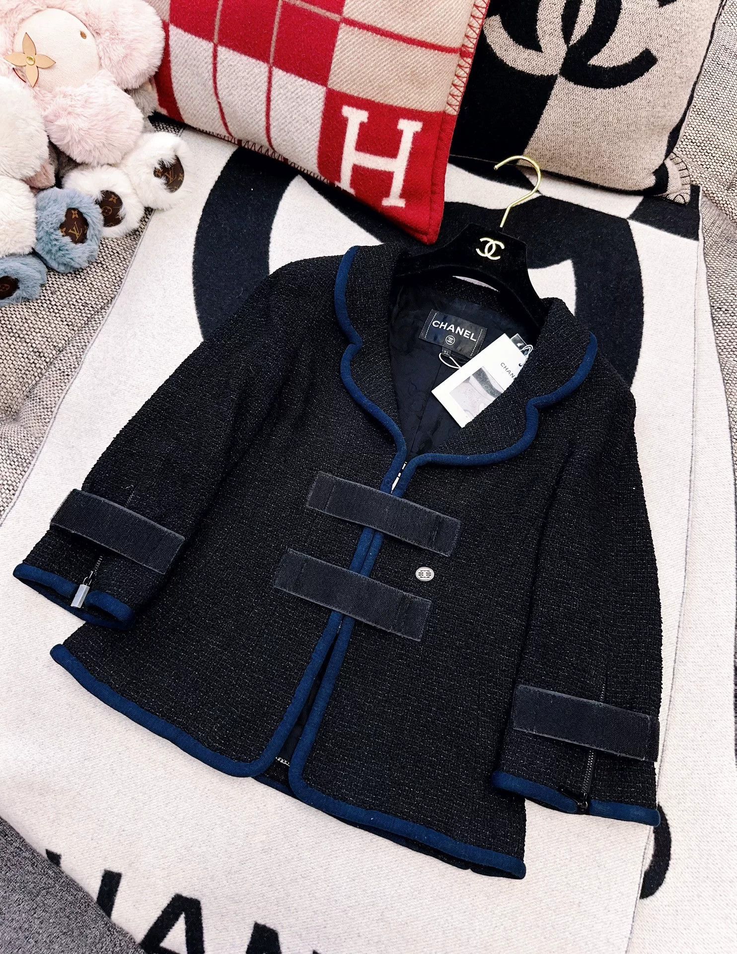 Chanel Chanel Black and Blue Edge Outerwear Coat Size US S / EU 44-46 / 1 - 1 Thumbnail