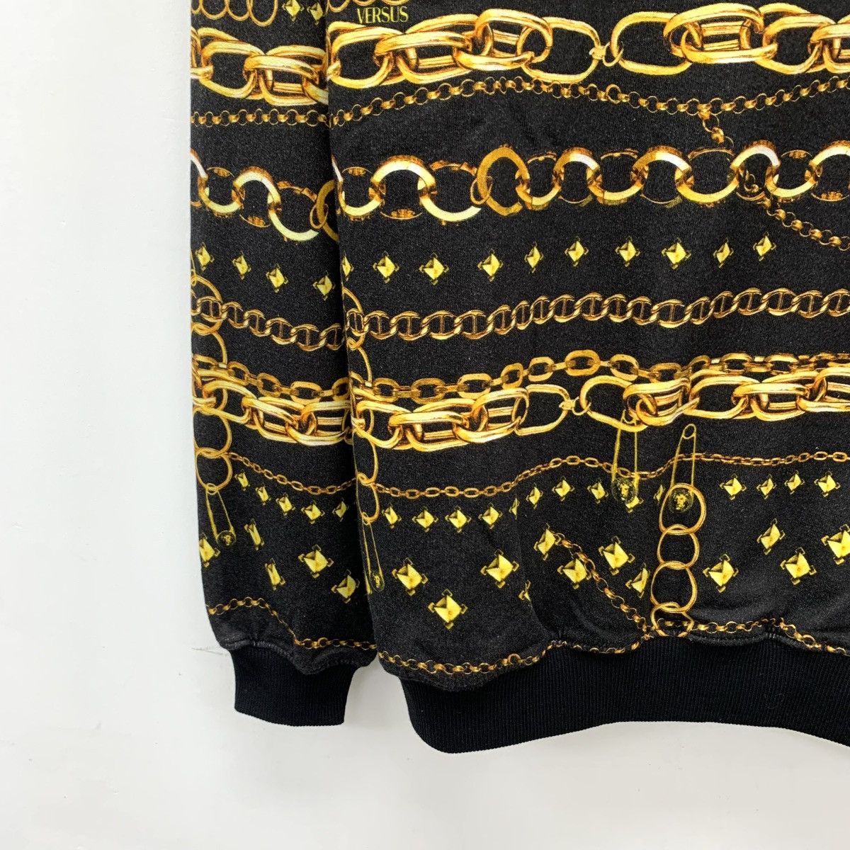 Versace Versace Black Gold Chain & Lock Long Sleeve Sweatshirt K26WX Size US M / EU 48-50 / 2 - 4 Thumbnail
