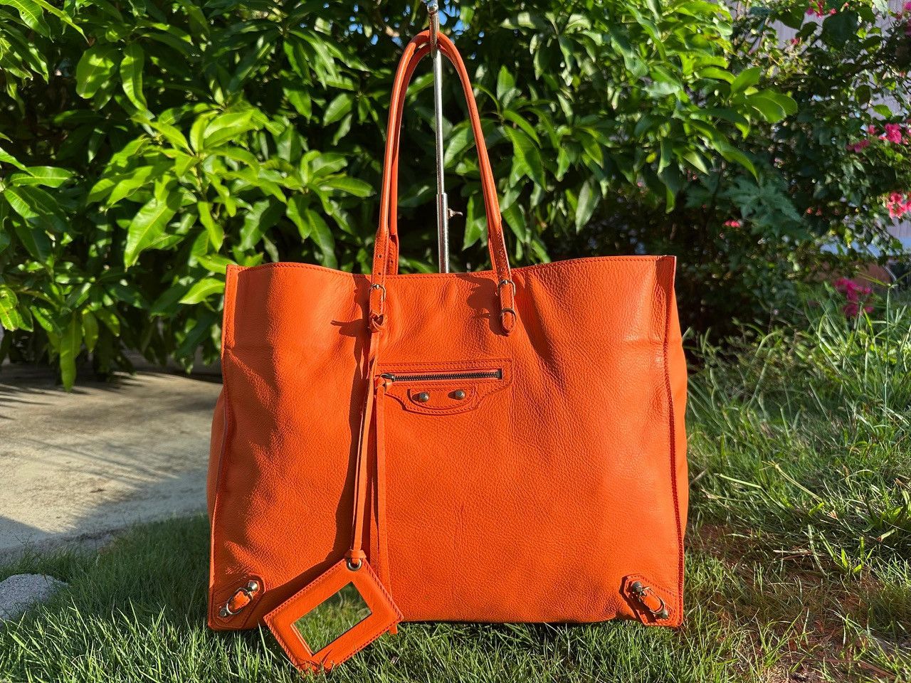 Balenciaga Authentic Balenciaga Papier A4 Classic Studs Medium Tote Bag Size ONE SIZE - 1 Thumbnail