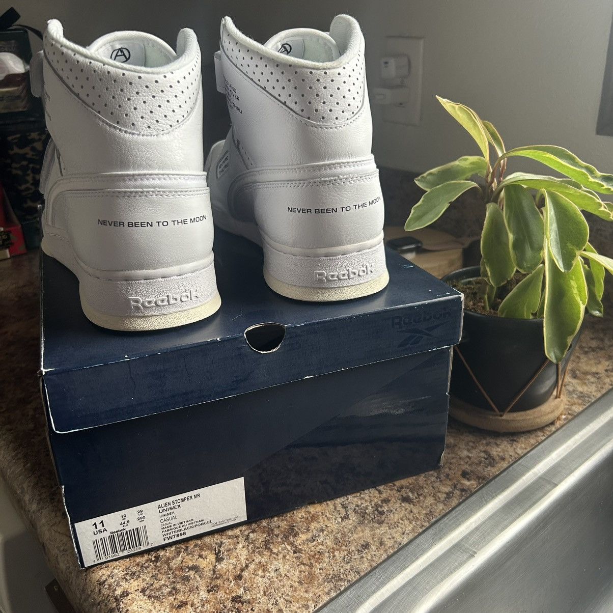 Mountain Research FW7898 REEBOK ALiEN STOMPER PORCELAiN GENERAL RESEARCH JAPAN Size US 11 / EU 44 - 14 Thumbnail