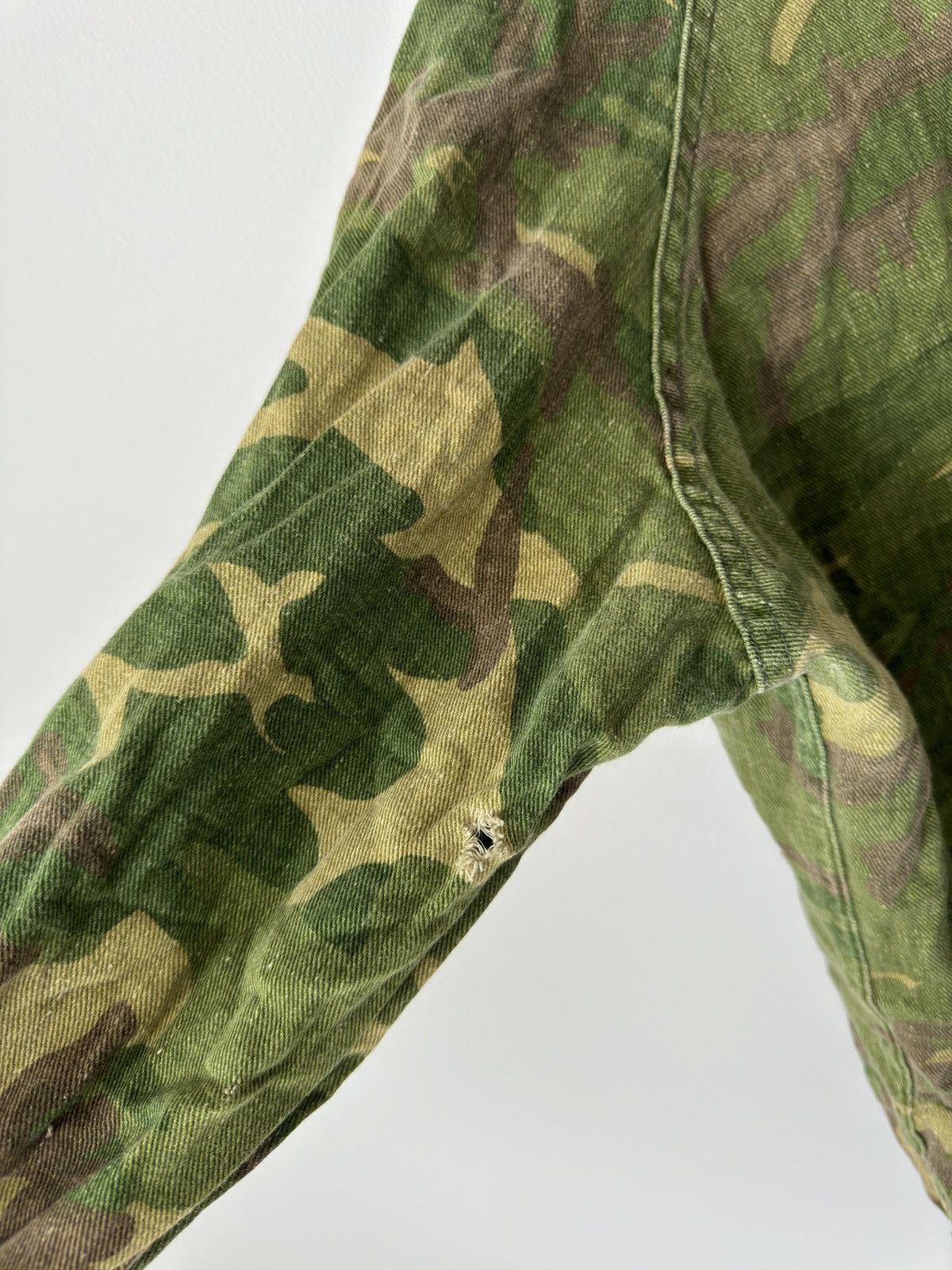Vintage Vintage Military Camo Light Zip Up Jacket Size US L / EU 52-54 / 3 - 4 Thumbnail