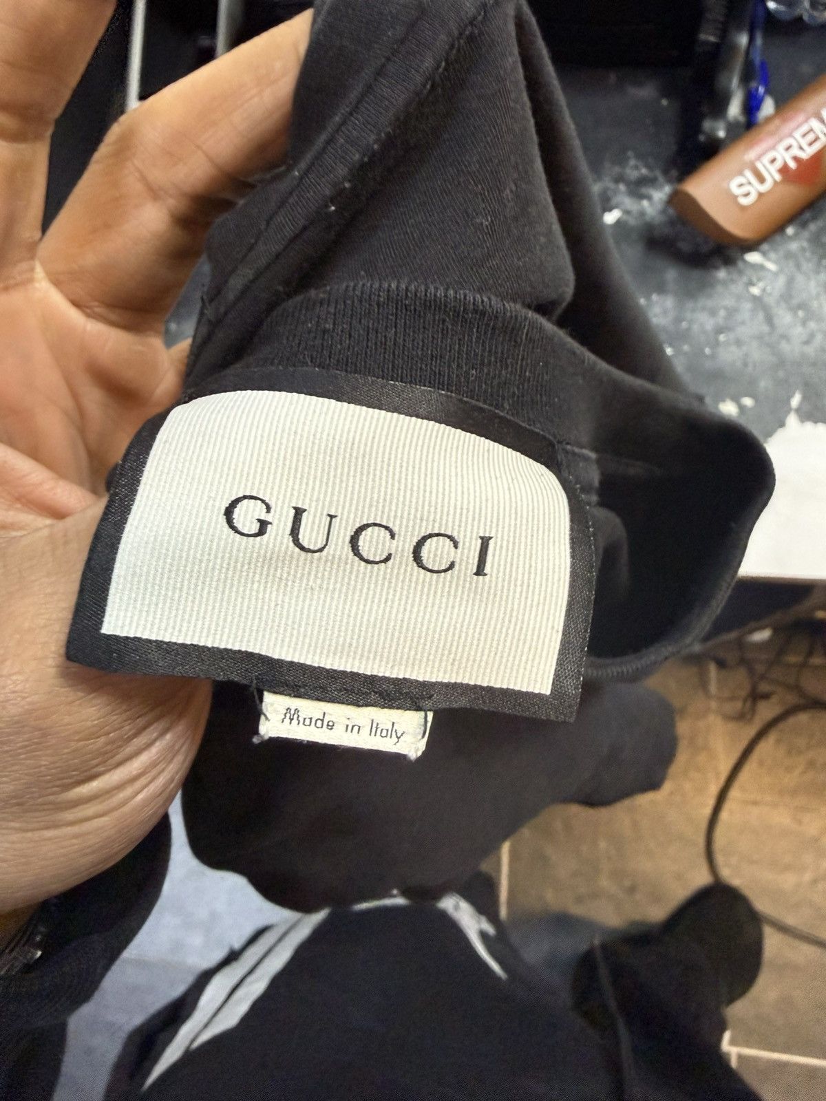 Gucci Gucci Metal Logo T Shirt Black Red White Size US M / EU 48-50 / 2 - 3 Thumbnail