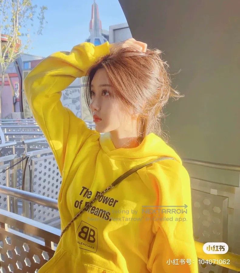 Balenciaga Balenciaga Yellow Hooded Sweatshirt Size US XS / EU 42 / 0 - 9 Thumbnail