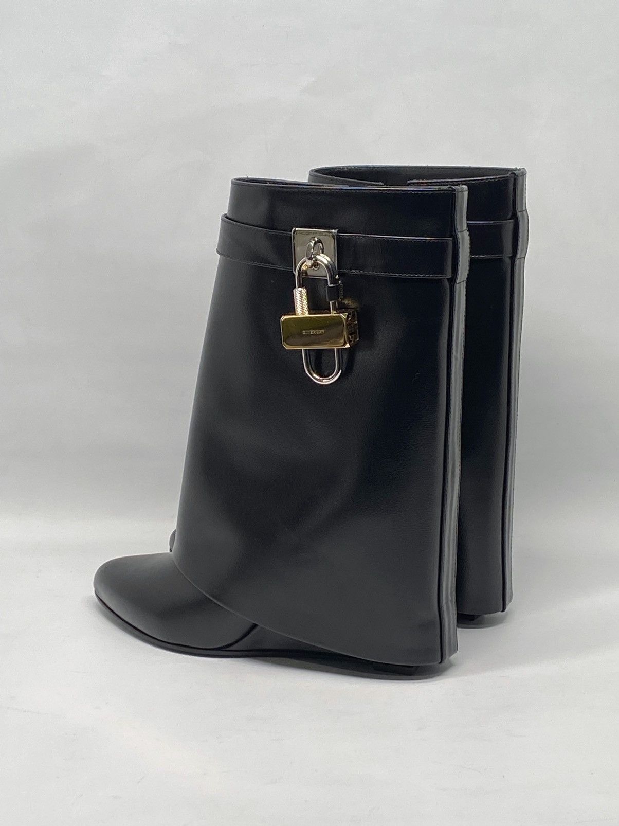 Givenchy Givenchy Shark Lock Ankle Boot size 37.5 Size US 7.5 / IT 37.5 - 9 Thumbnail