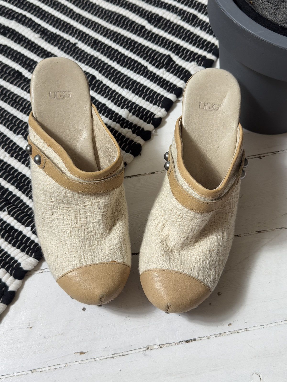Ugg VINTAGE UGG TAN AND CREAM 2000s MULES CLOGS Size US 9 / IT 39 - 4 Thumbnail