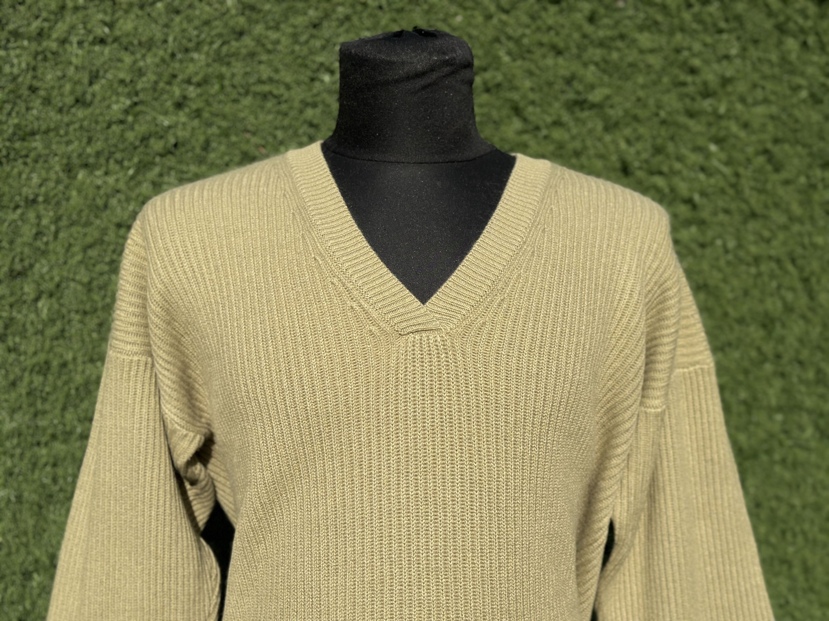 Brunello Cucinelli Brunello Cucinelli 100% Cashmere Knit V-Neck Drop Shoulde XL Size XL / US 12-14 / IT 48-50 - 2 Thumbnail