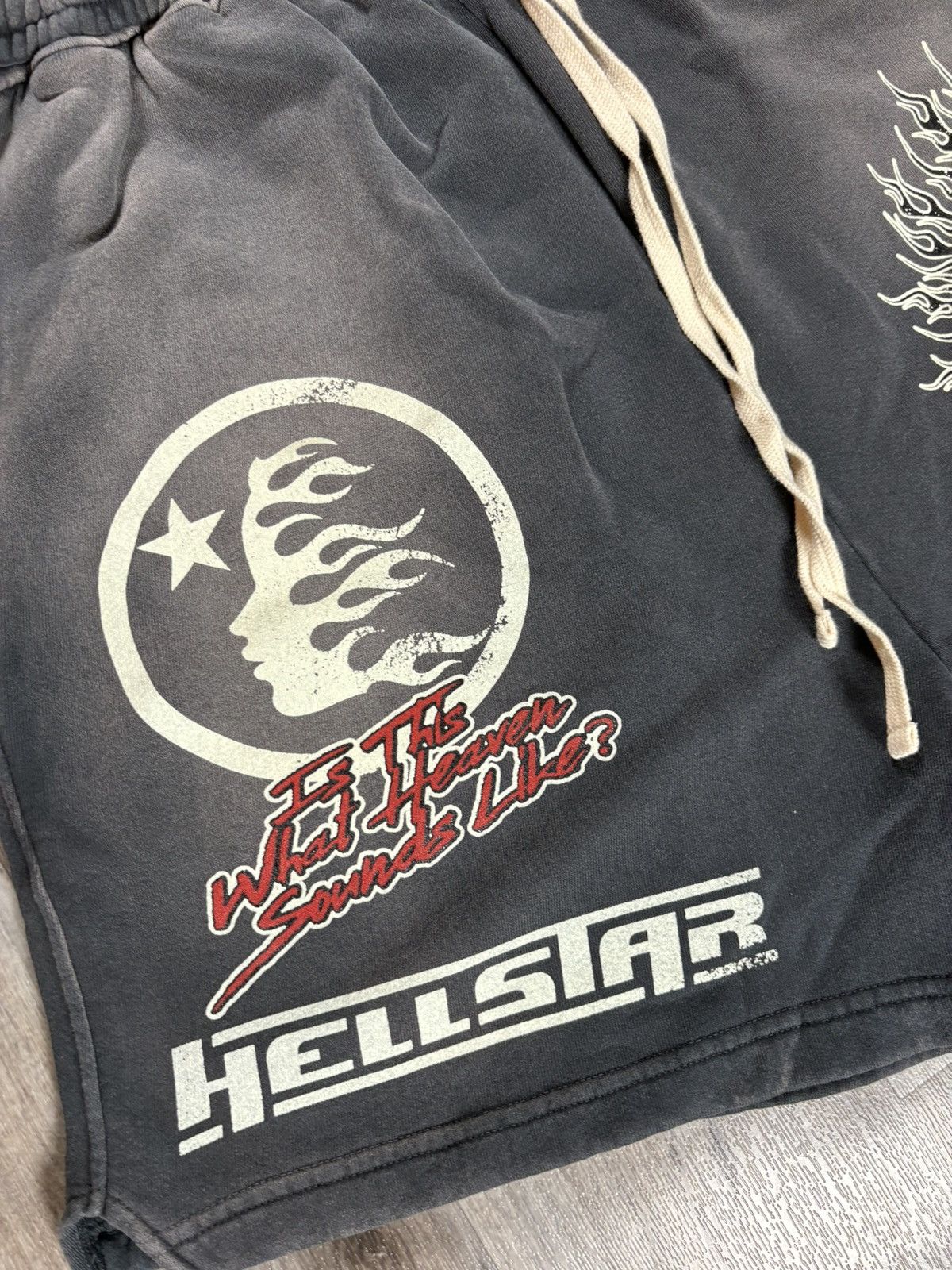 HELLSTAR Hellstar What Heaven Sounds Like Sweatshorts Black Size US 34 / EU 50 - 2 Thumbnail