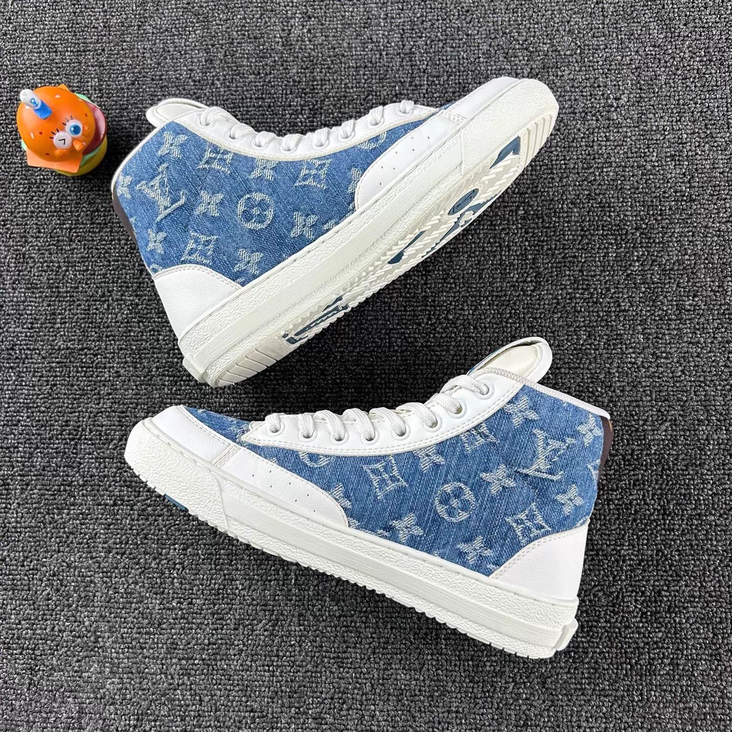 Louis Vuitton LV mismatched blue Monogram sneakers 36 Size US 5.5 / IT 35.5 - 3 Thumbnail