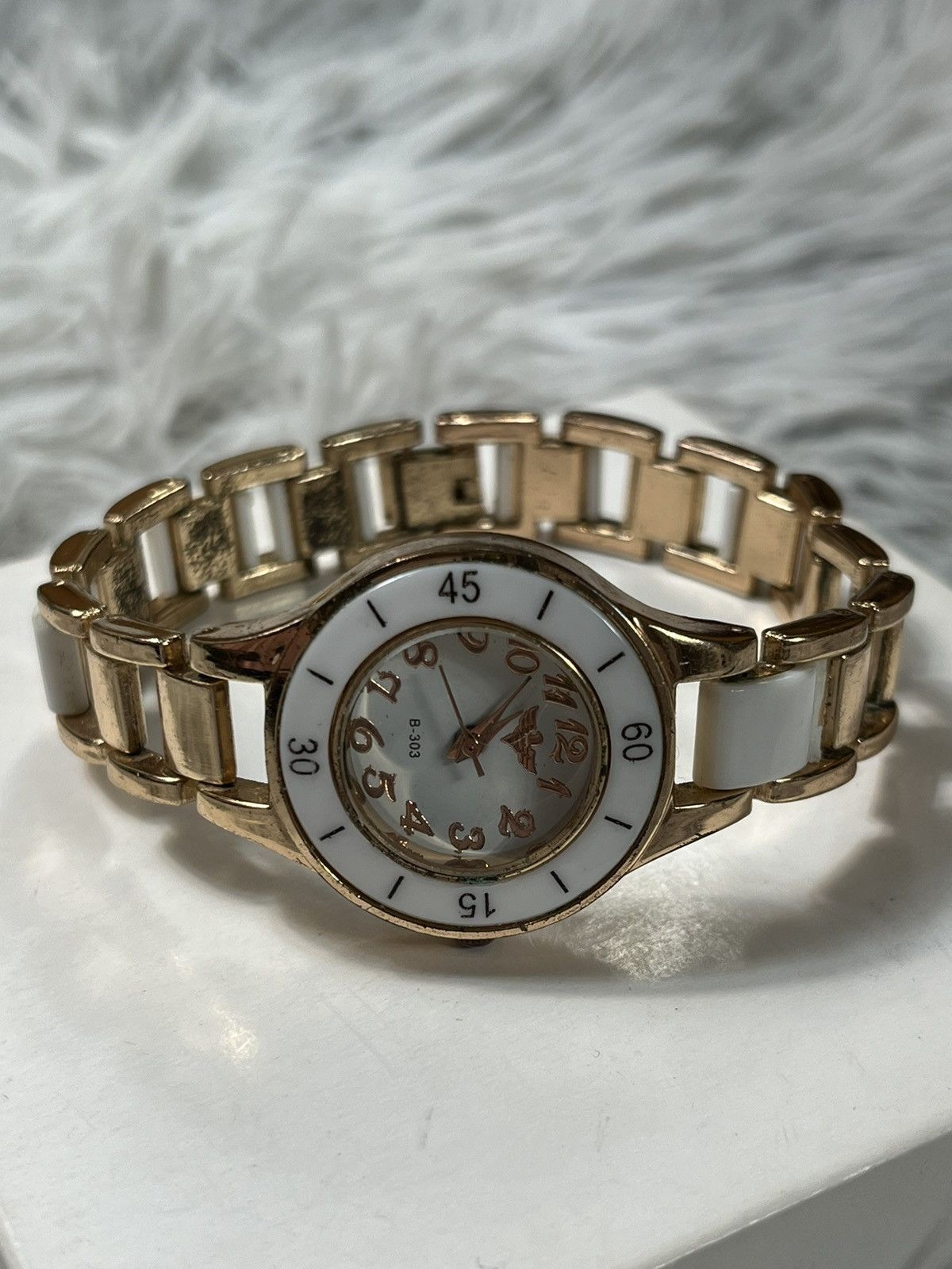 Jewelry Gold & White Ladies’ Bracelet Watch – Japanese Brand Size ONE SIZE - 11 Thumbnail