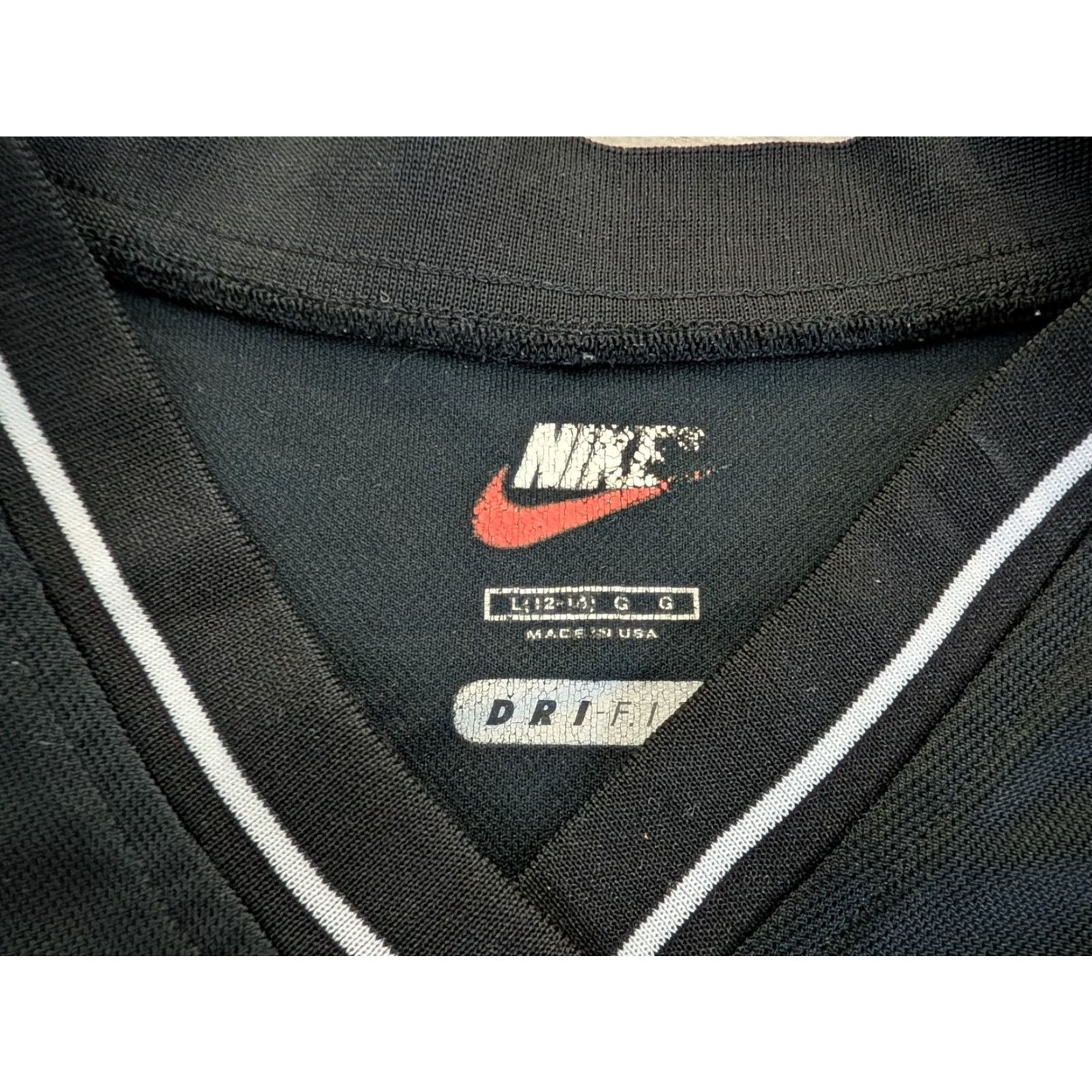 Nike VINTAGE Nike Team Shirt Mens Black Jersey Tee Shirt V-Neck Size L USA Made Size US L / EU 52-54 / 3 - 6 Thumbnail