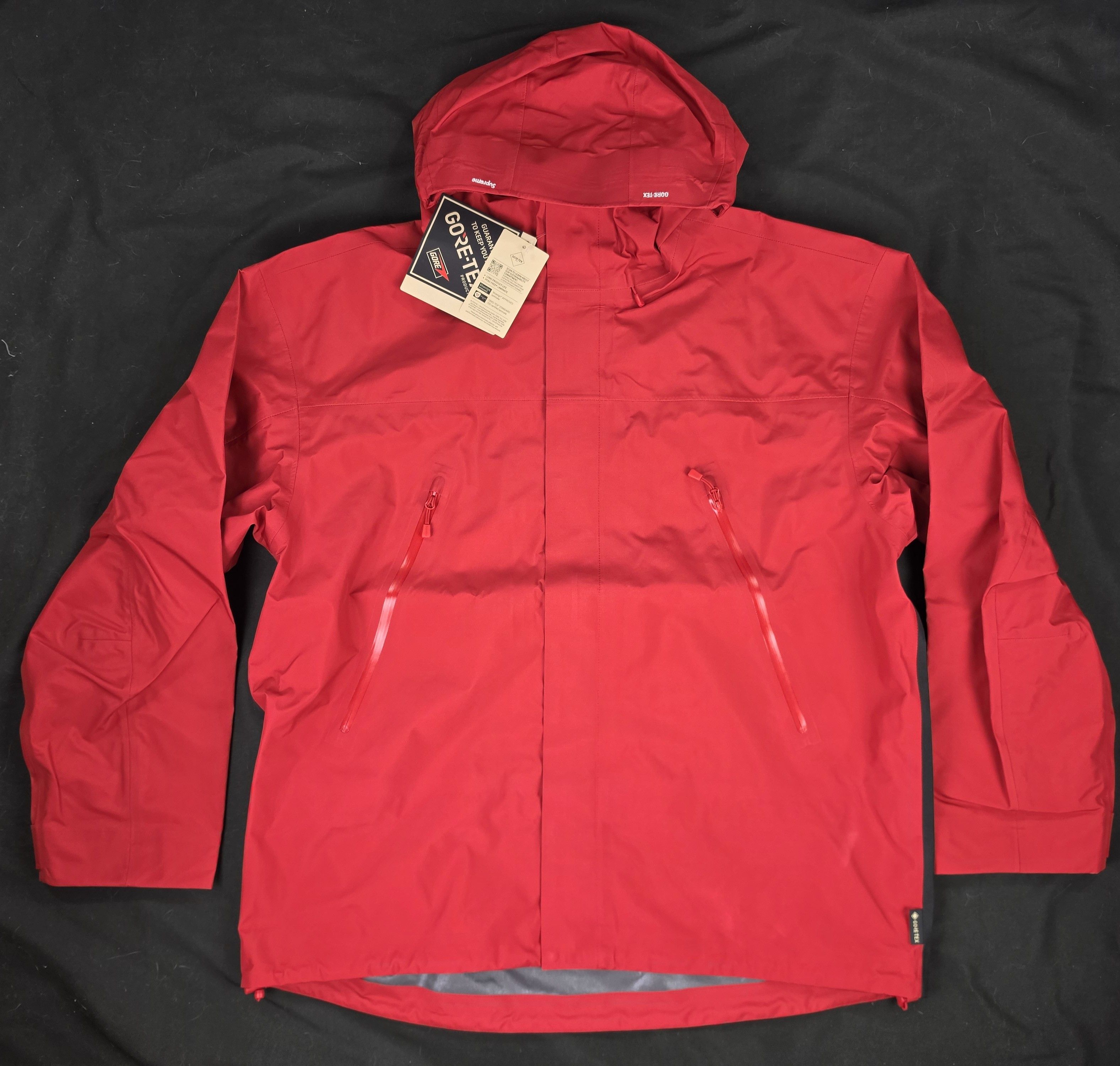 Supreme Supreme GORE-TEX Ghostface Shell Jacket Red SS26 BRAND NEW Size US L / EU 52-54 / 3 - 2 Thumbnail