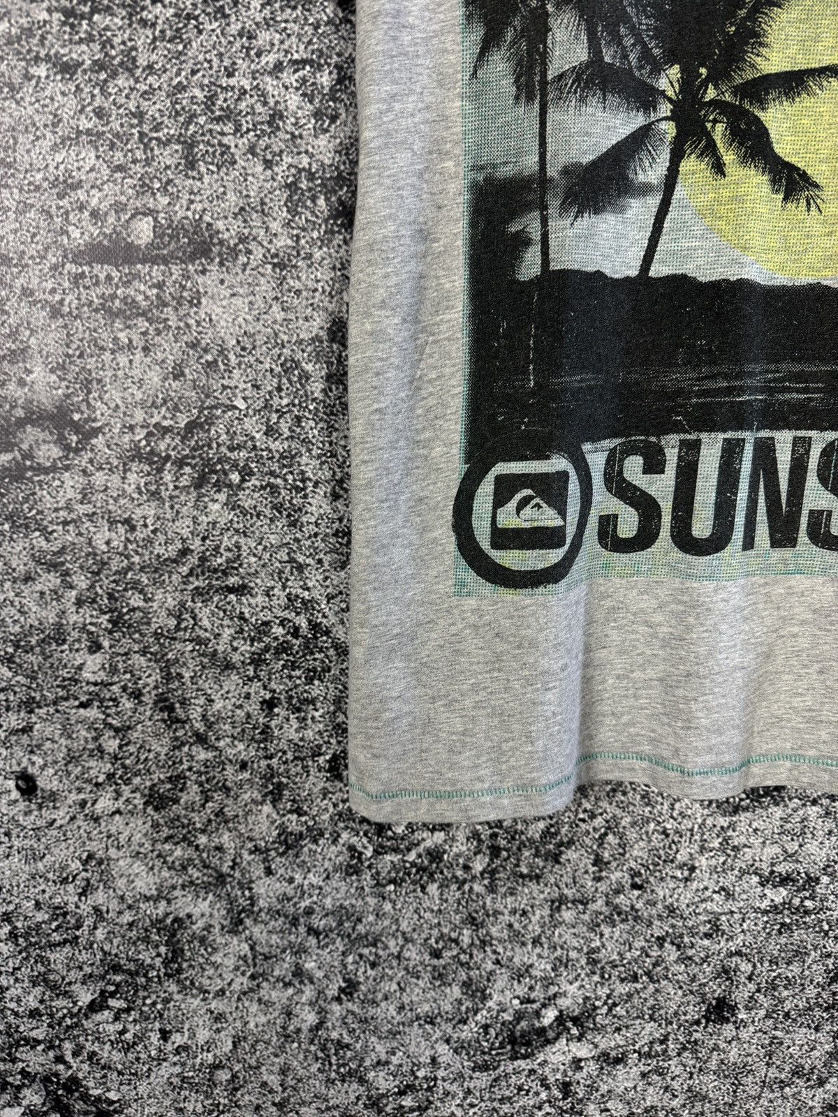Quiksilver Vintage Quiksilver Surf T-Shirt Big Logo Palm Surfing Size M Size US M / EU 48-50 / 2 - 4 Thumbnail
