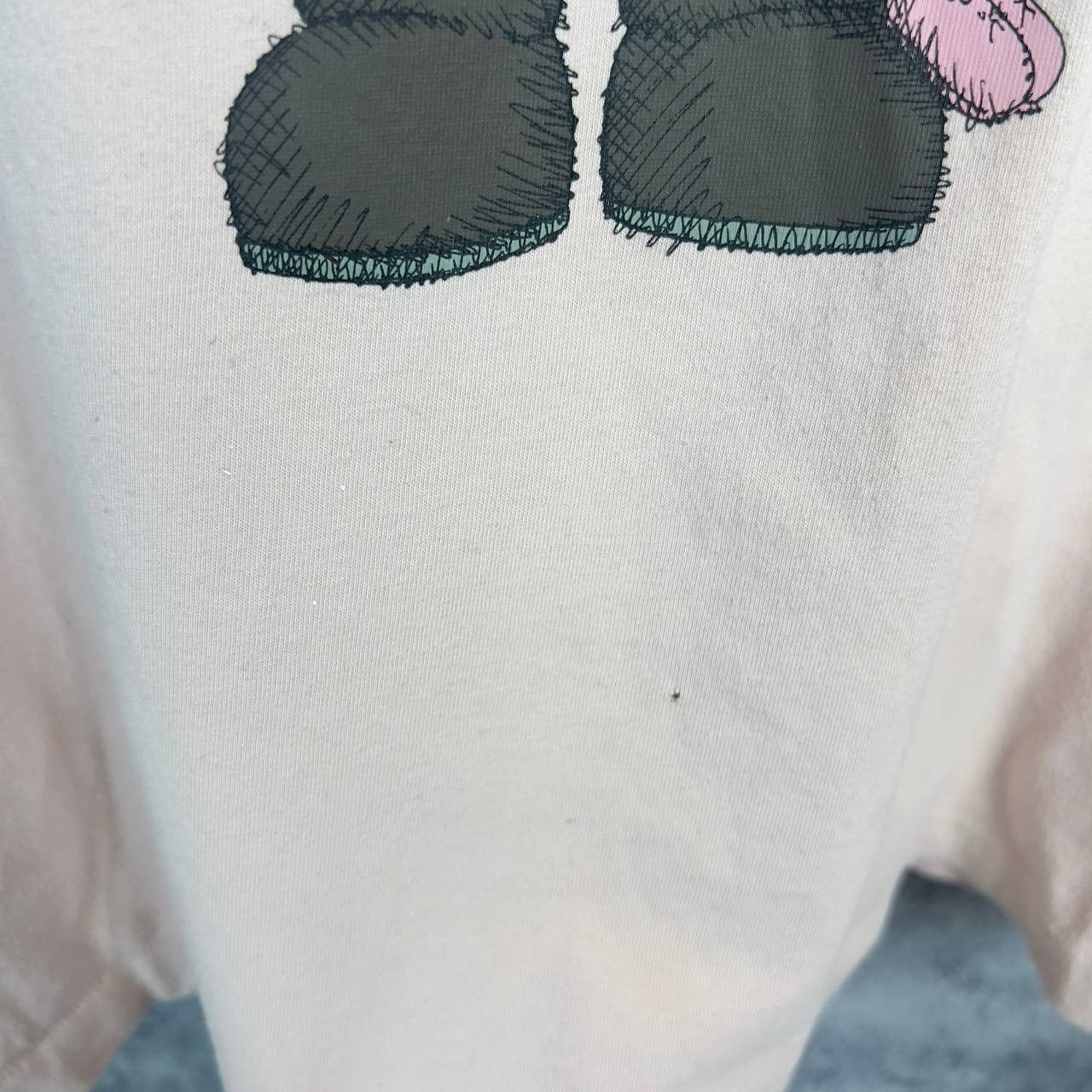 Uniqlo Uniqlo Kaws Tee Men's Size L Beige Pink Cotton Short Sleeve` Size US L / EU 52-54 / 3 - 8 Thumbnail