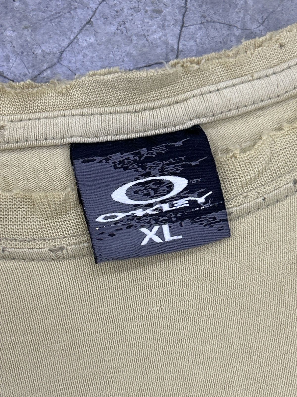 Oakley Oakley 2000 Distress Center Logo Longsleeve Tee Size US XL / EU 56 / 4 - 6 Thumbnail