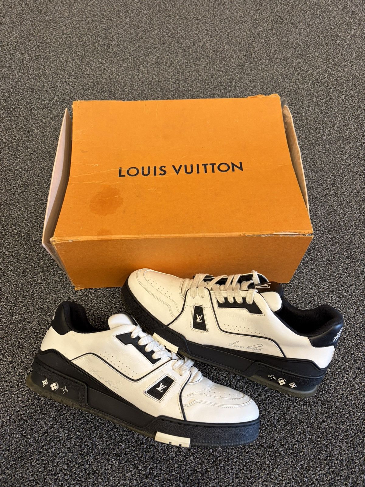 Louis Vuitton Louis Vuitton Black & White Trainers Size US 11 / EU 44 - 1 Thumbnail