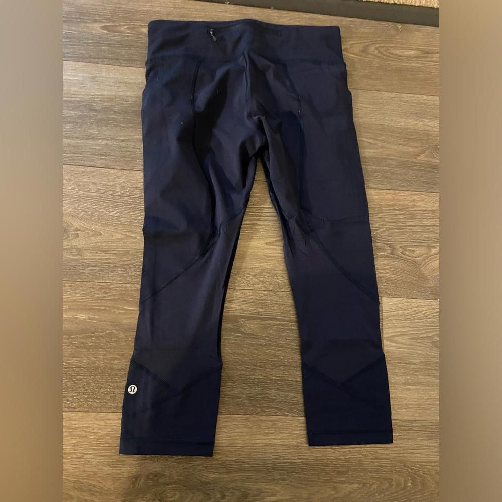 Lululemon Lululemon Navy Blue Crop Leggings Size 30" / US 8 / IT 44 - 3 Thumbnail