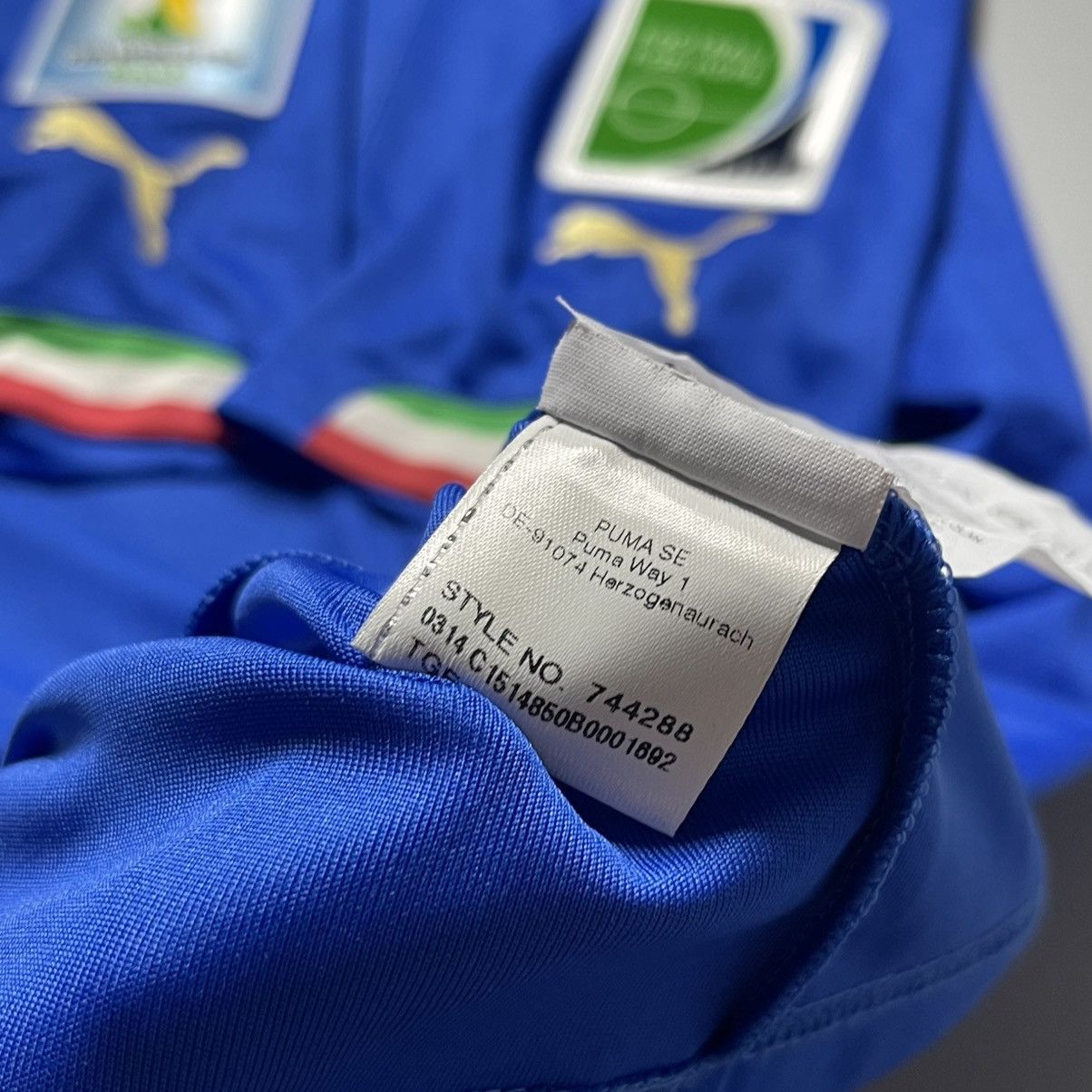 Puma ITALY PUMA 2014 WORLD CUP SOCCER HOME JERSEY #10 CASSANO Size US M / EU 48-50 / 2 - 9 Thumbnail