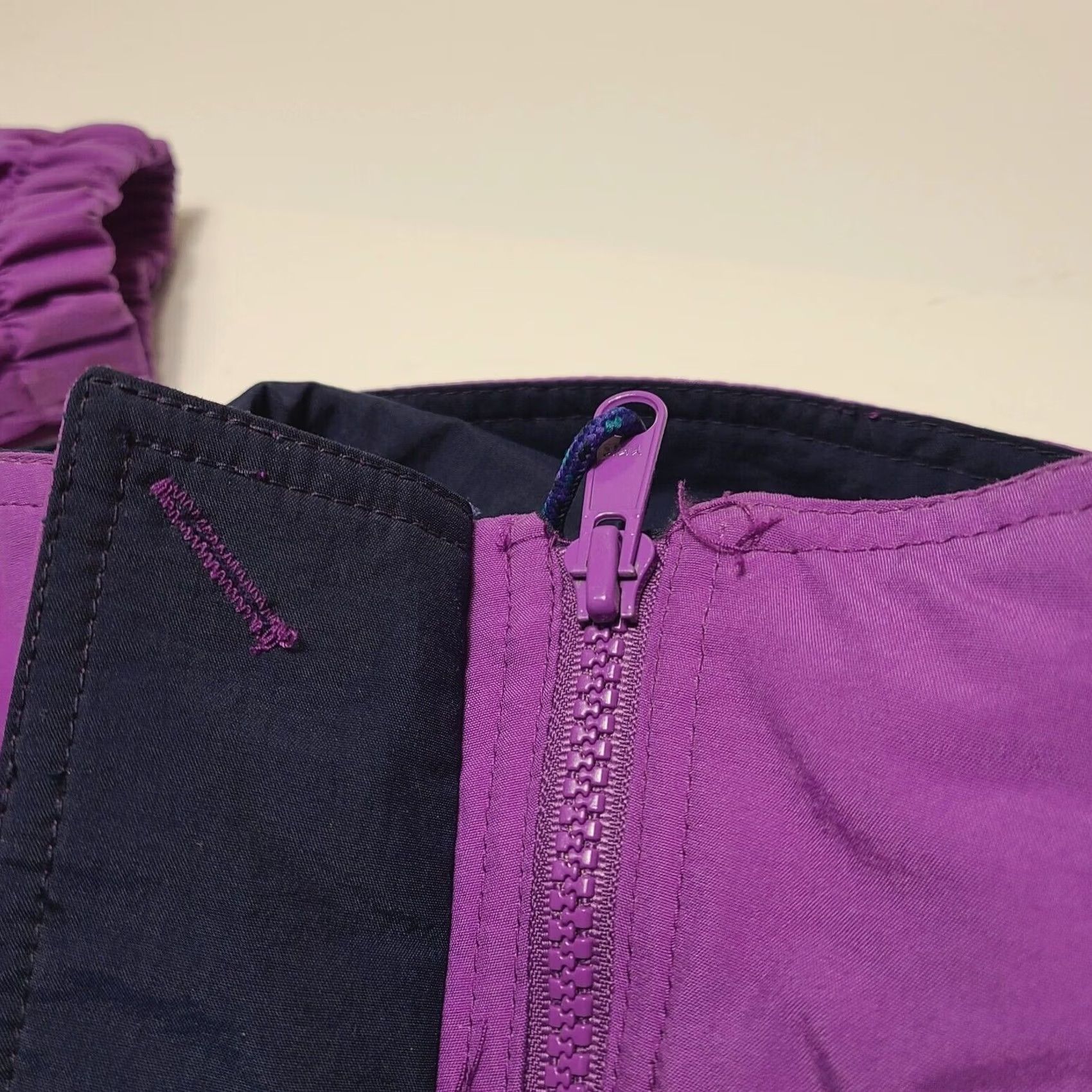 Vintage VINTAGE Columbia Jacket Womens Medium Purple Full Zip 90's Windbreaker Hooded Pockets Solid Size M / US 6-8 / IT 42-44 - 5 Thumbnail