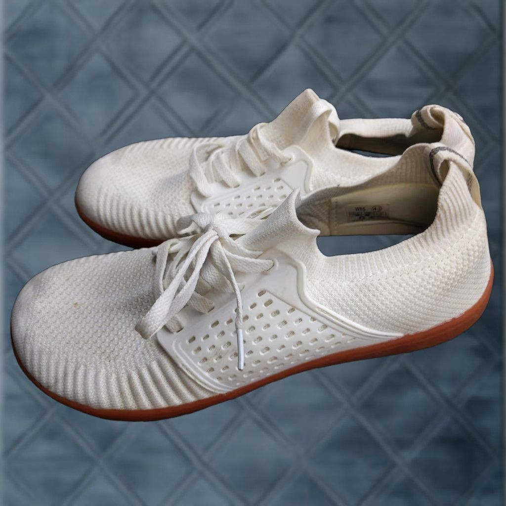 Vintage WHITIN Mens 9.5 White Knit Low Top Athletic Sneakers Gum Shoe Size 9.5 White Sneakers Gym & Training Shoes Mens Shoes Size US M / EU 48-50 / 2 - 1 Thumbnail