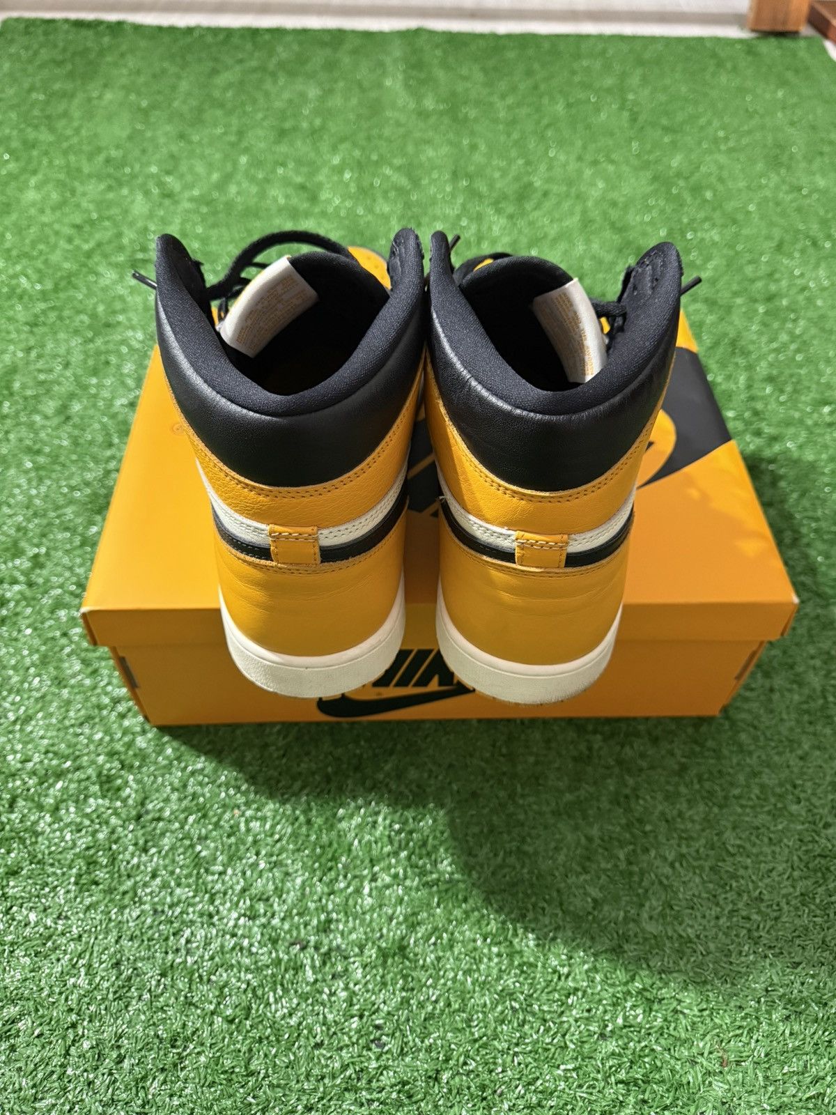 Nike Air Jordan 1 Retro High OG 'Yellow Toe' Size US 13 / EU 46 - 4 Thumbnail