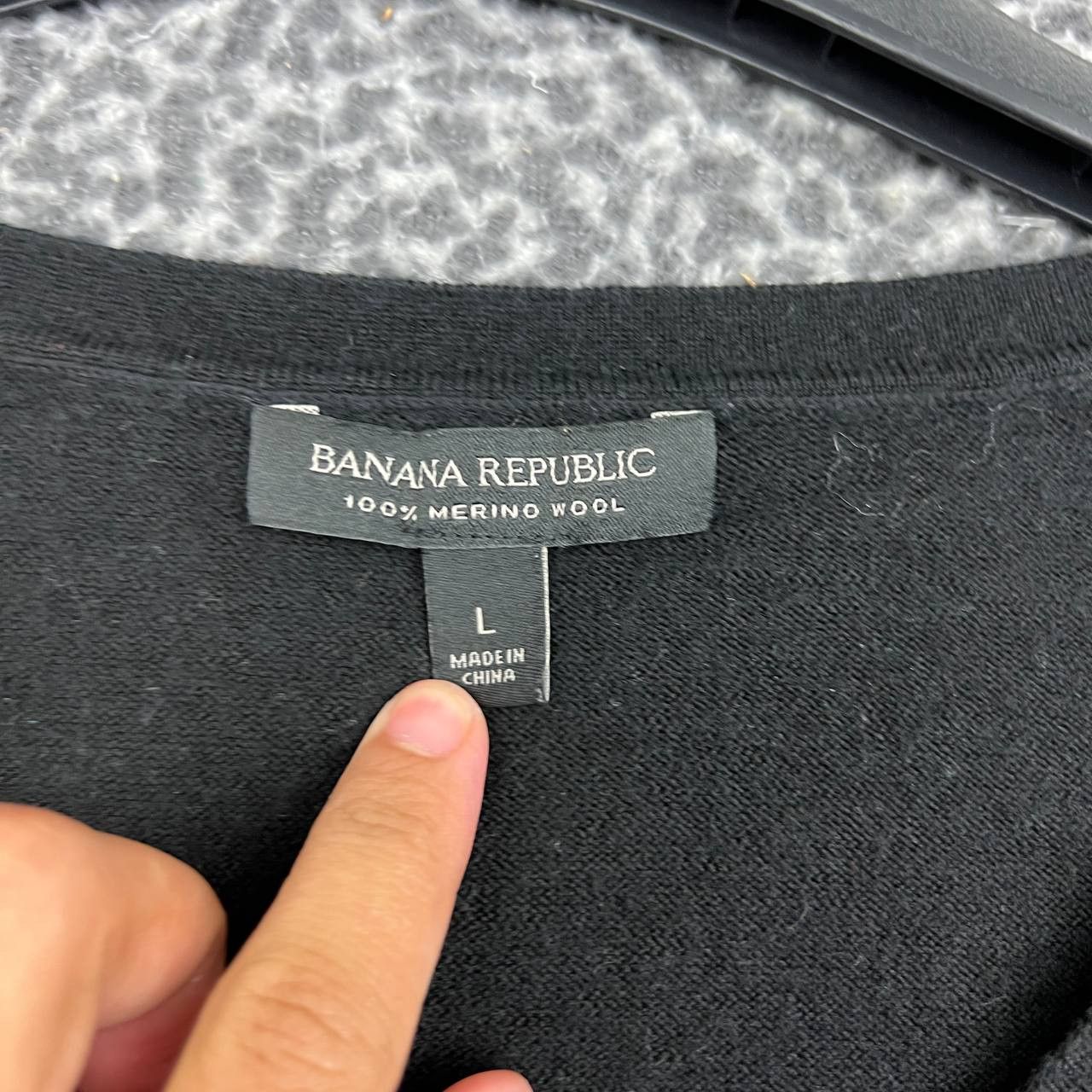 Banana Republic Banana Republic Sweater V-Neck Long Sleeve 100% Merino L Size L / US 10 / IT 46 - 2 Thumbnail