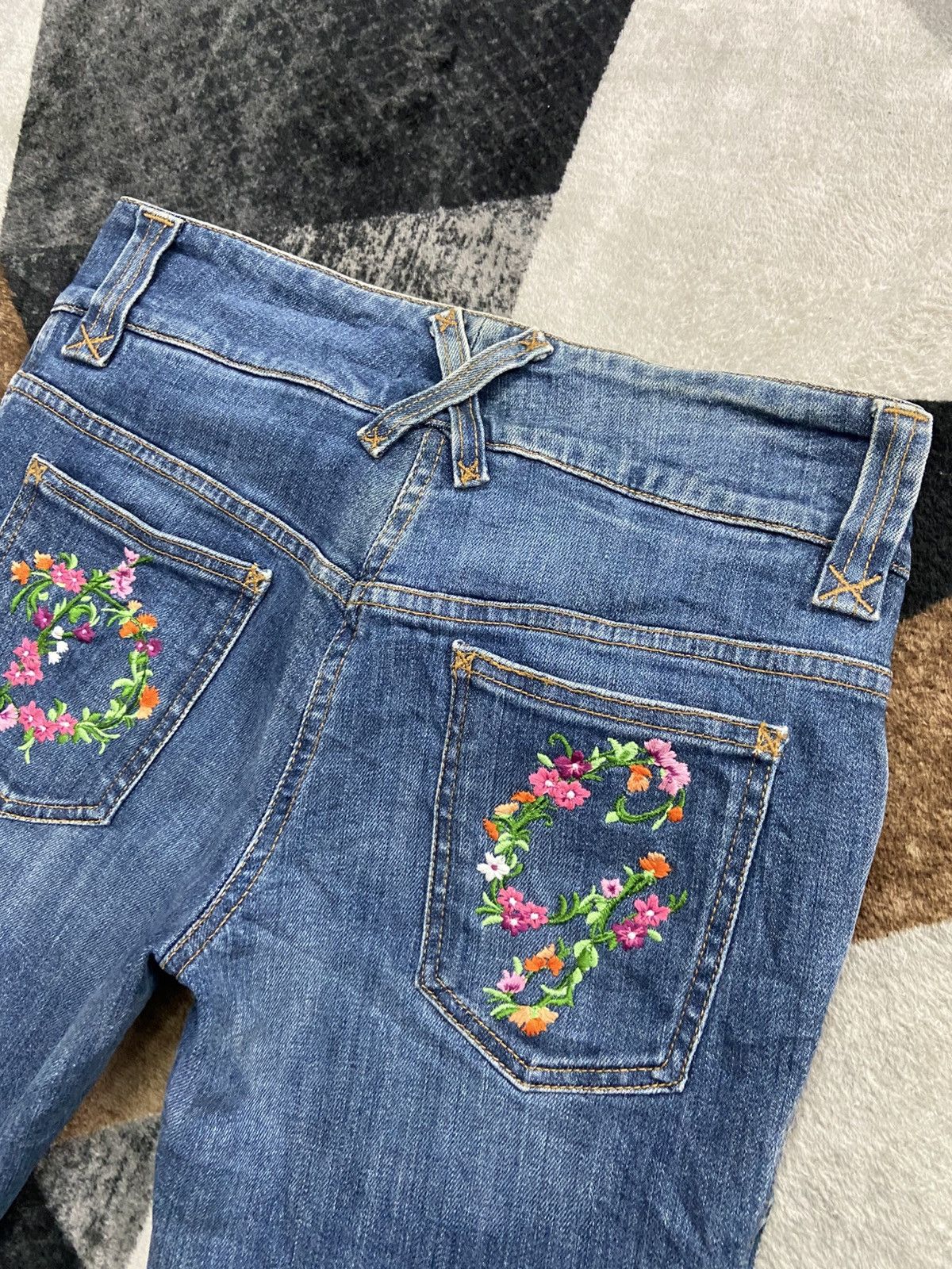 Dolce & Gabbana Dolce & Gabbana Embroidered Pocket Short Jeans Size 26" / US 2 / IT 38 - 4 Thumbnail