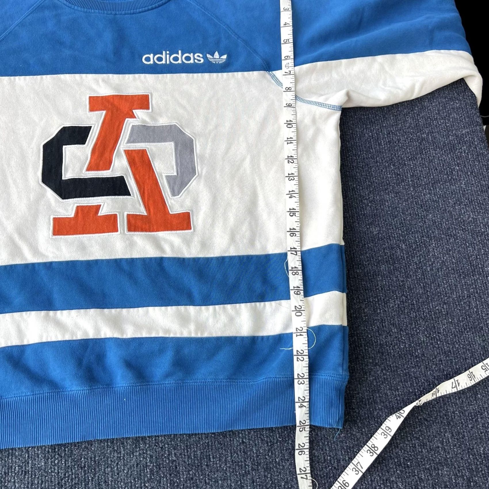 Adidas adidas Shirt Mens M Blue Sweatshirt White Trefoil Colorblock Crewneck Fleece Size US M / EU 48-50 / 2 - 5 Thumbnail
