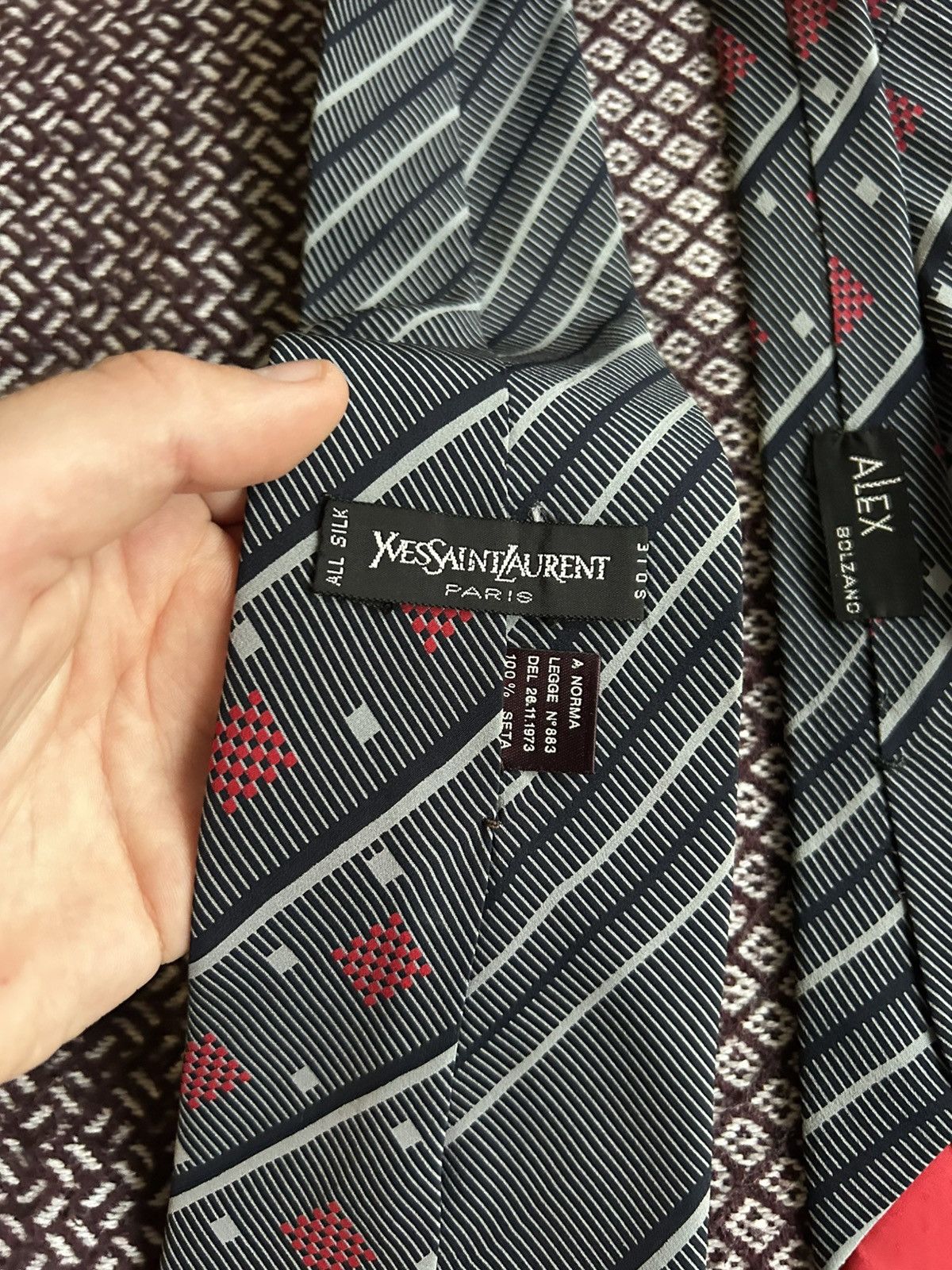 Yves Saint Laurent YvesSaintLaurent Paris Silk Tie 100% Seta Rare Solid Unisex Size ONE SIZE - 4 Thumbnail