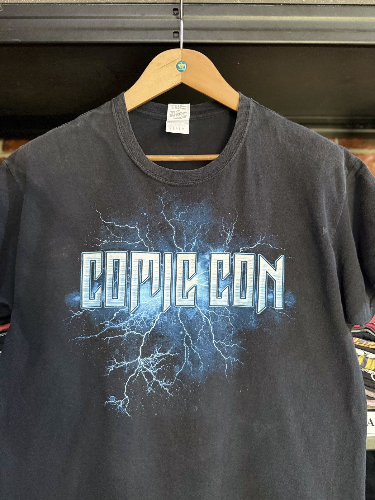Optic Gaming Thrashed Vintage Comic Com Wizard World Lighting Sun Faded T Size US L / EU 52-54 / 3 - 3 Thumbnail