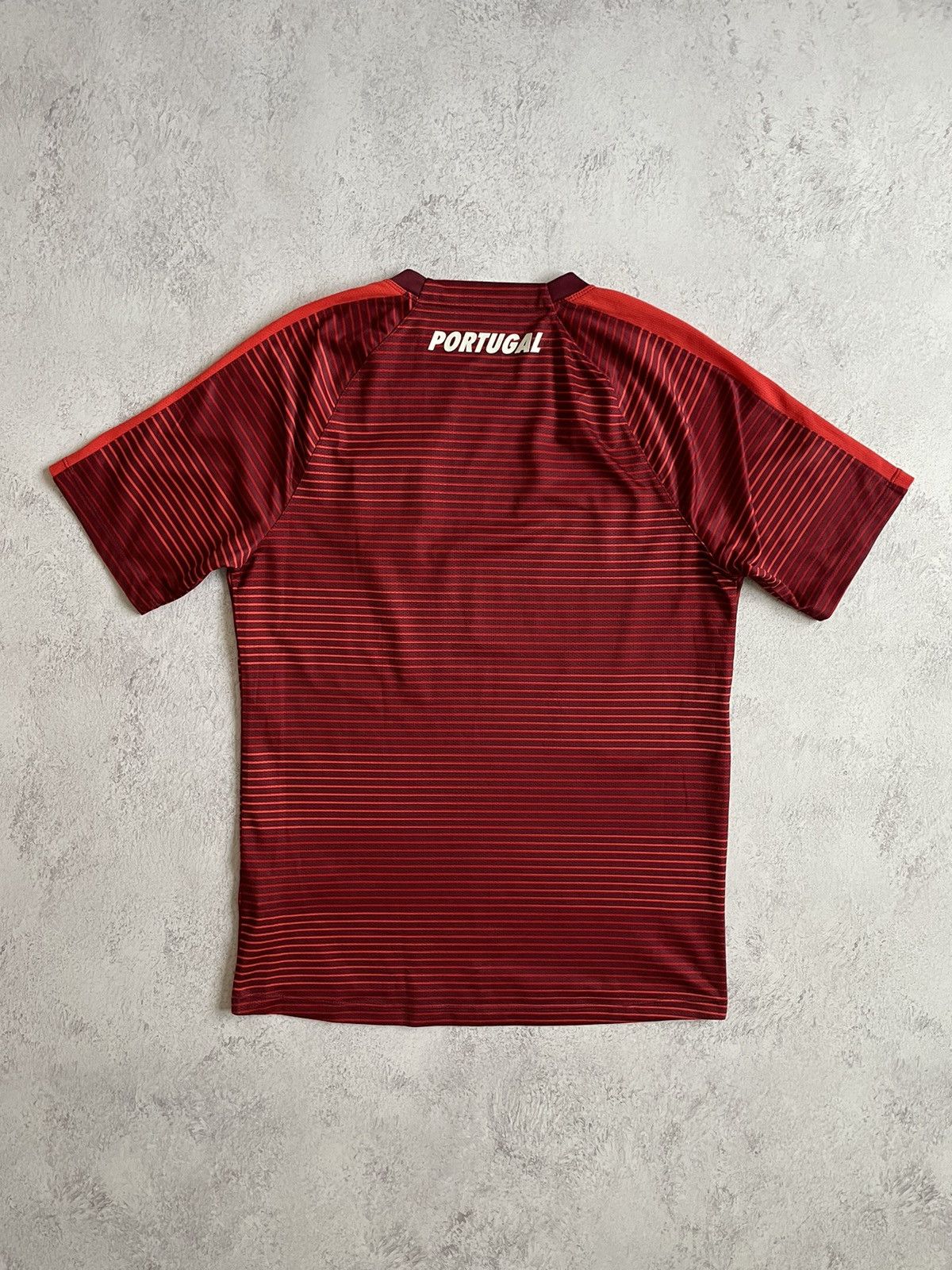 Vintage Nike Portugal 2016/2017 Pre-Match Flash Soccer Jersey M Size US M / EU 48-50 / 2 - 6 Thumbnail