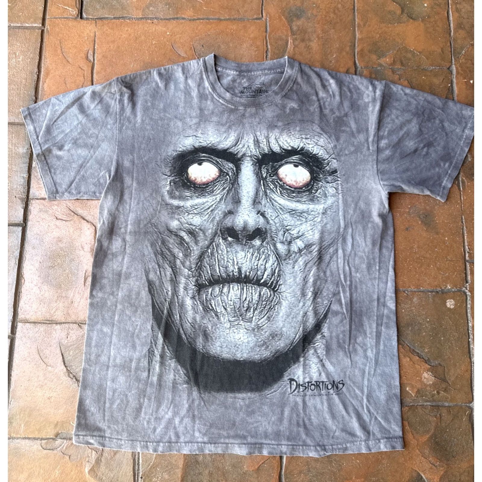 The Mountain The Mountain Distortions Zombie Mummy Monster T-Shirt Large Gray Cotton Knit Short Sleeve Crew Neck Men Regular Size US L / EU 52-54 / 3 - 2 Thumbnail